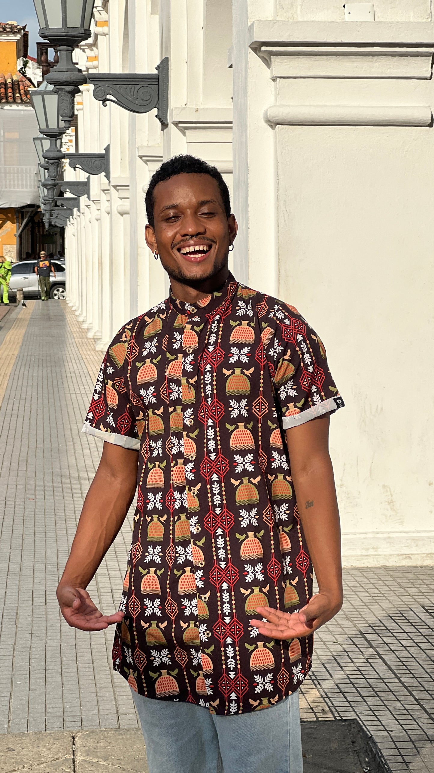 Camisón unisex. Diseño Puño de arroz