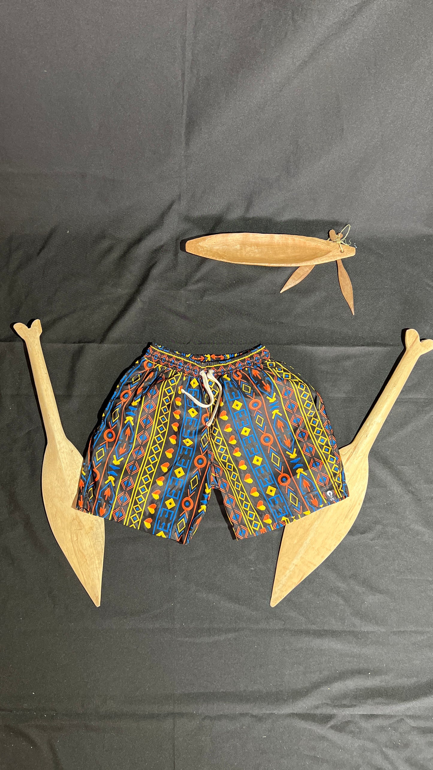 Pantaloneta de baño- El Alba – diseño étnico colombiano Visaje Negro
