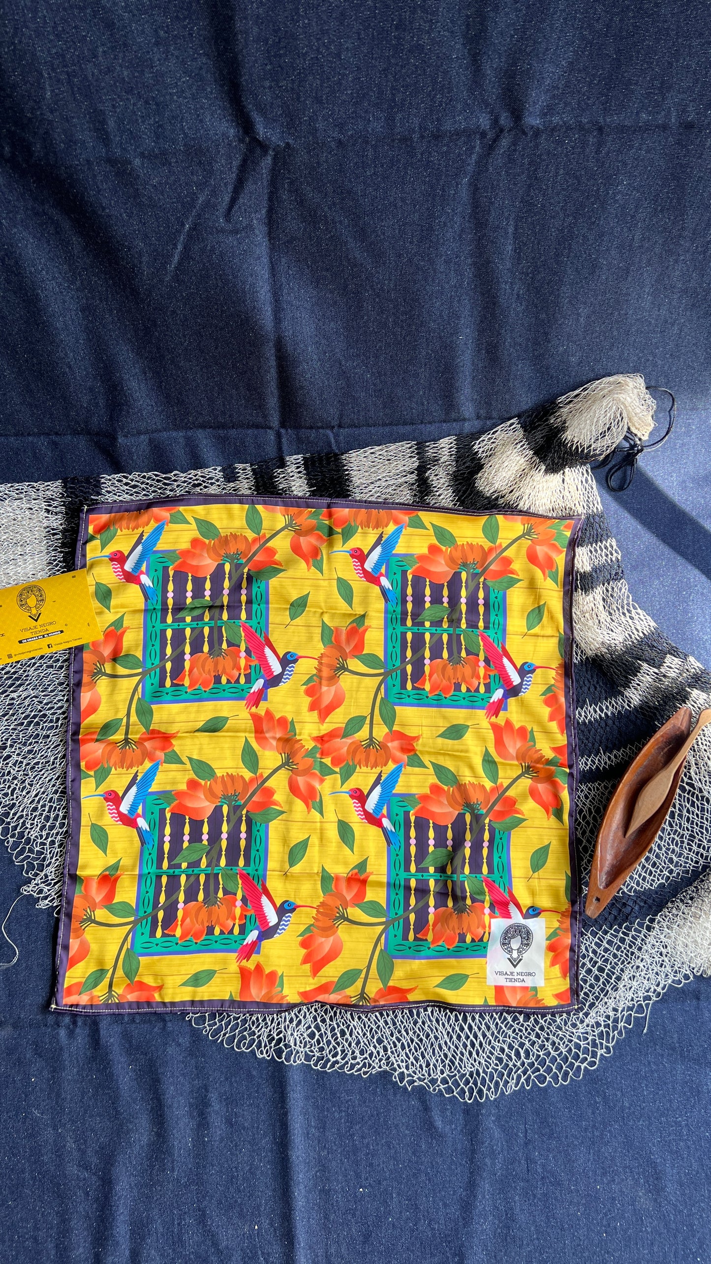 Pañuelo/Pañoleta Diseño Ventana Bolillo – diseño étnico colombiano Visaje Negro
