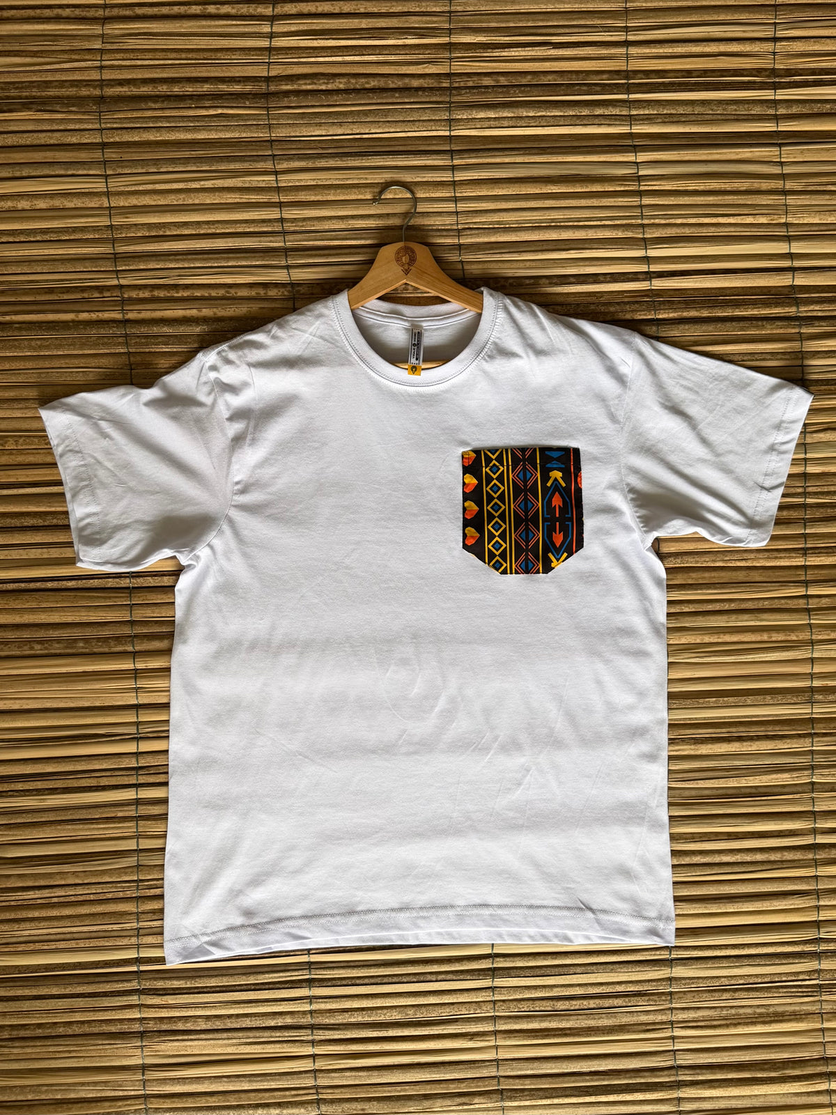 Camiseta blanca talla XL bolsillo diseño El Alba