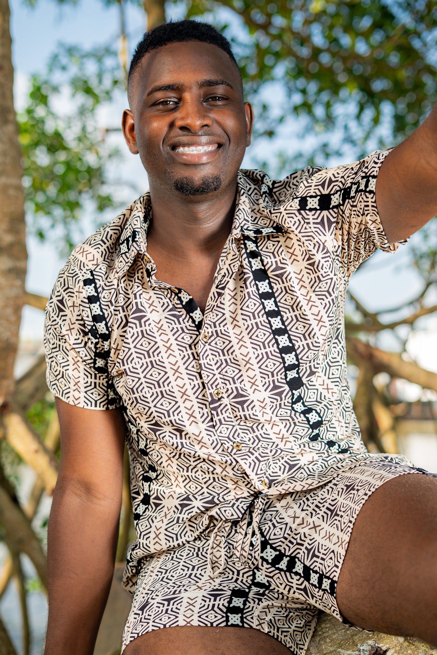 Camisa Barcaza Cuello Inglés - Ropa Afro Colombiana – diseño étnico colombiano Visaje Negro