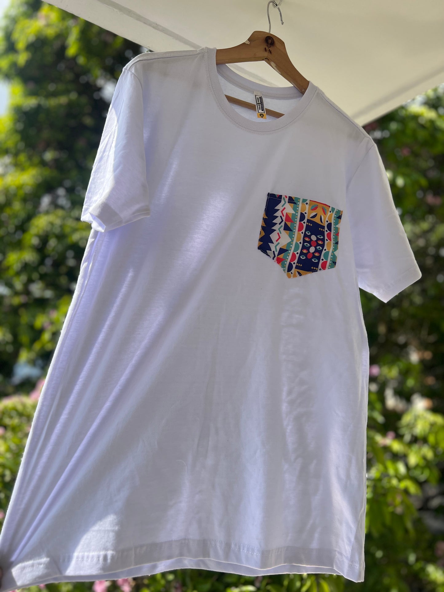 Camiseta blanca talla S bolsillo diseño chivas