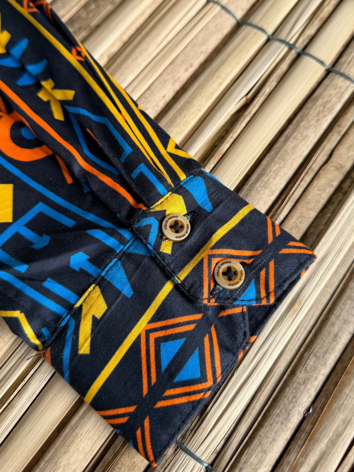 Camisa manga larga Unisex Cuello Nerú. Estampado El Alba.