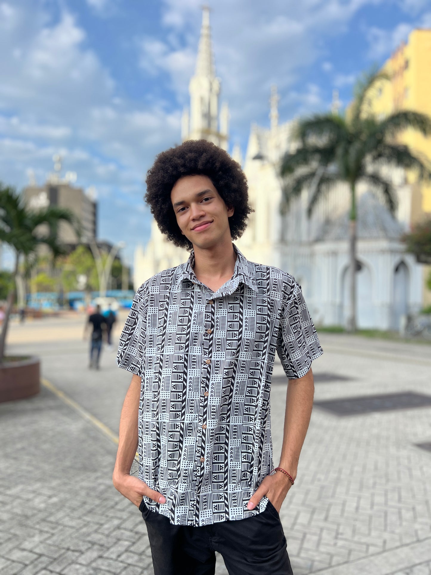 Camisa Vaivén de Peces B/N Cuello Inglés
