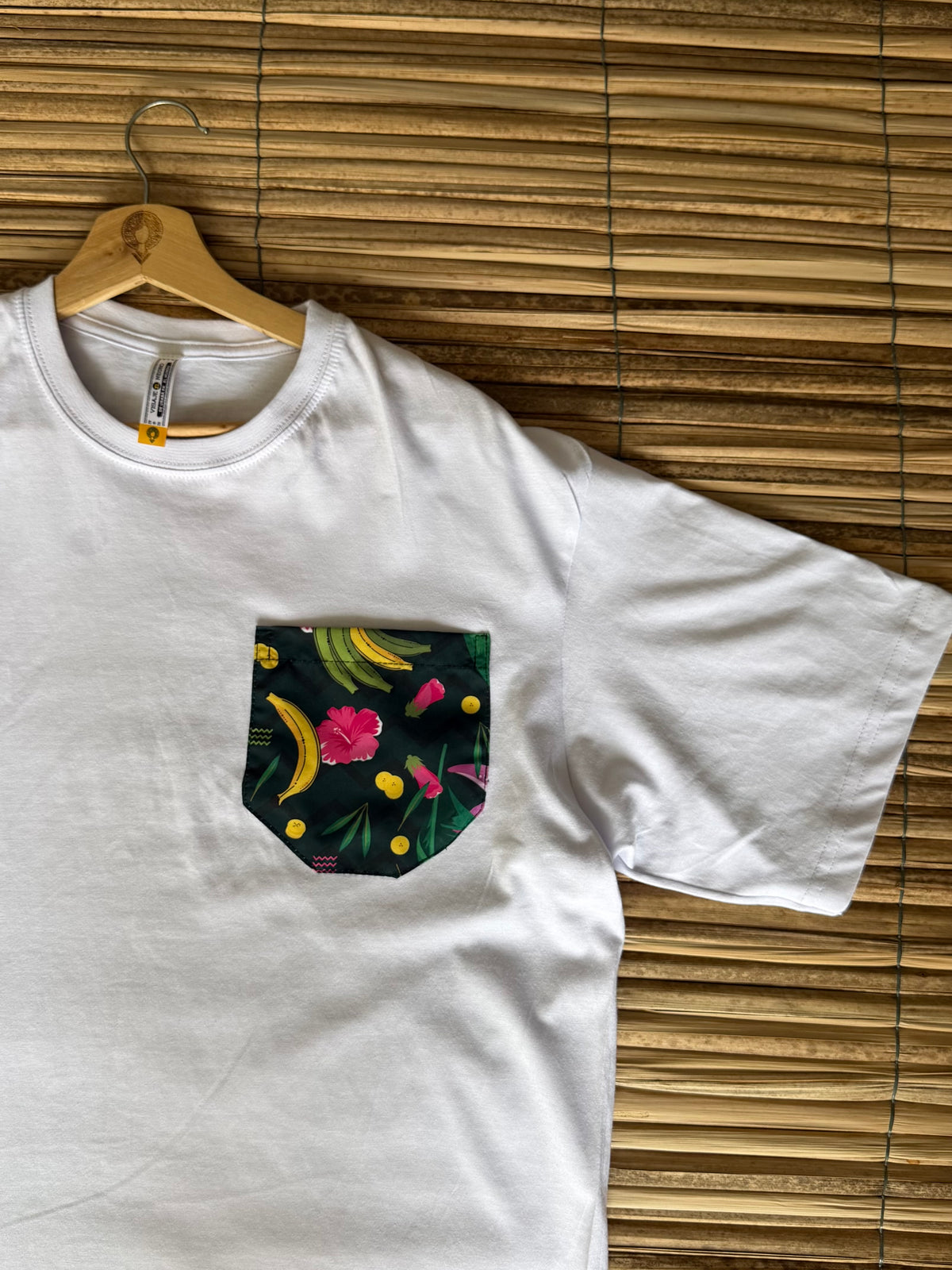 Camiseta blanca talla XL bolsillo diseño Taja