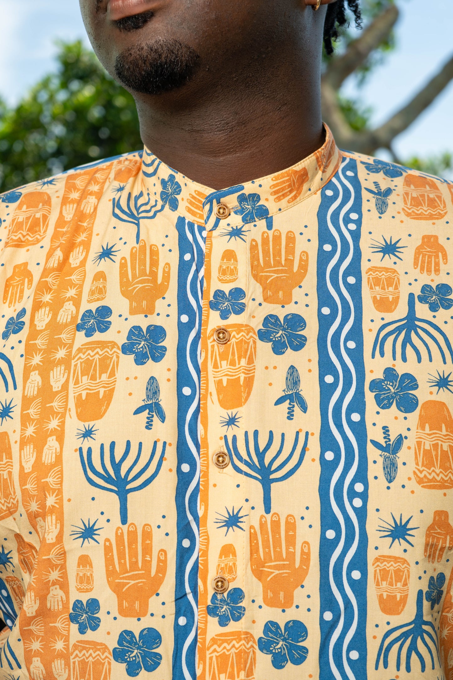 Camisa Bulla y Pesca-Cuello Nerú- Diseño Colombiano – diseño étnico colombiano Visaje Negro