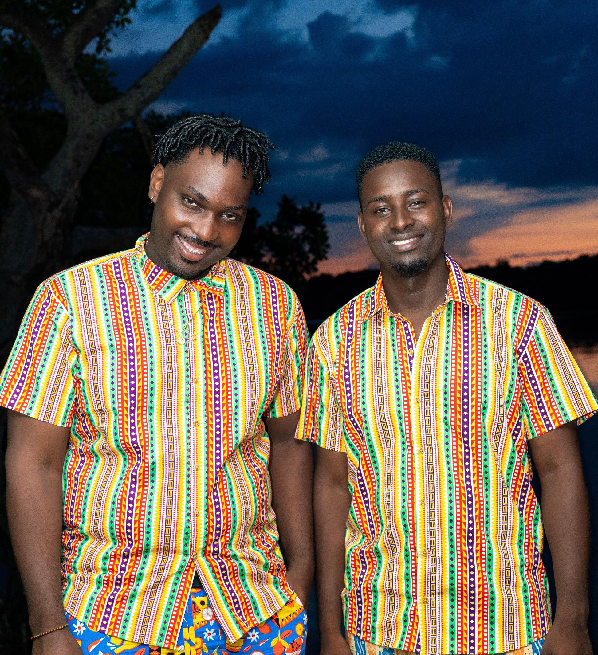 Camisa Premiun ALGODÓN sin género manga corta estampado CAMINOS con cuello INGLÉS| Visaje Negro – diseño étnico colombiano Visaje Negro