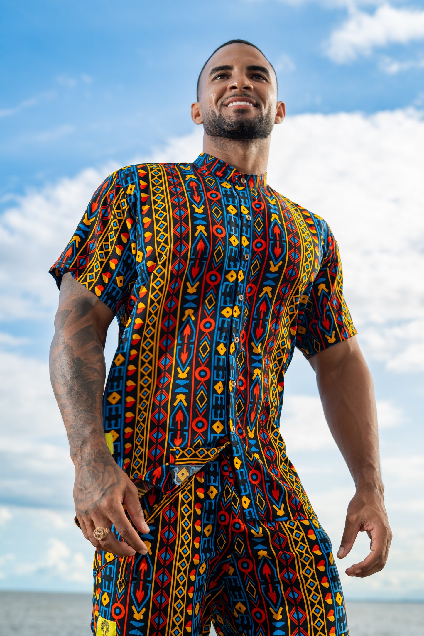 Camisa Unisex Cuello Nerú. Estampado El Alba.