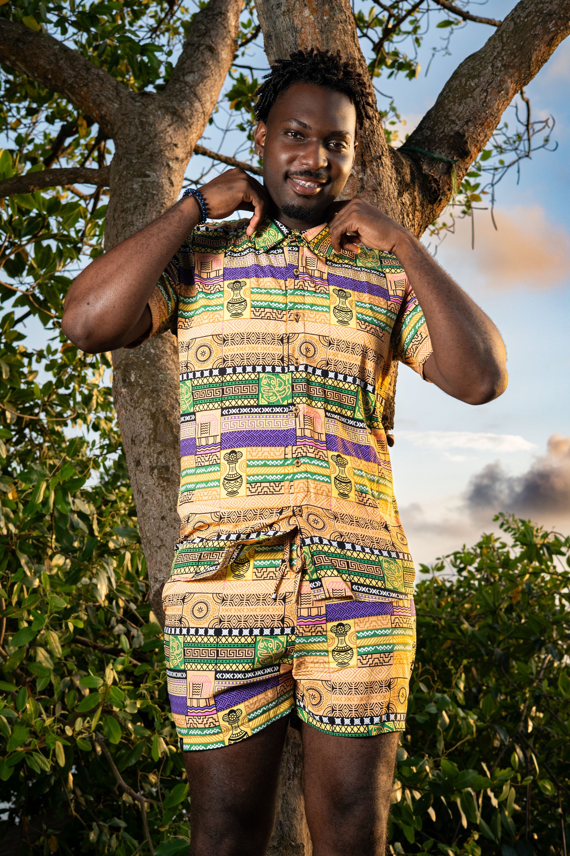 Camisa Artesanos-Cuello Inglés-Diseño Colombiano – diseño étnico colombiano Visaje Negro