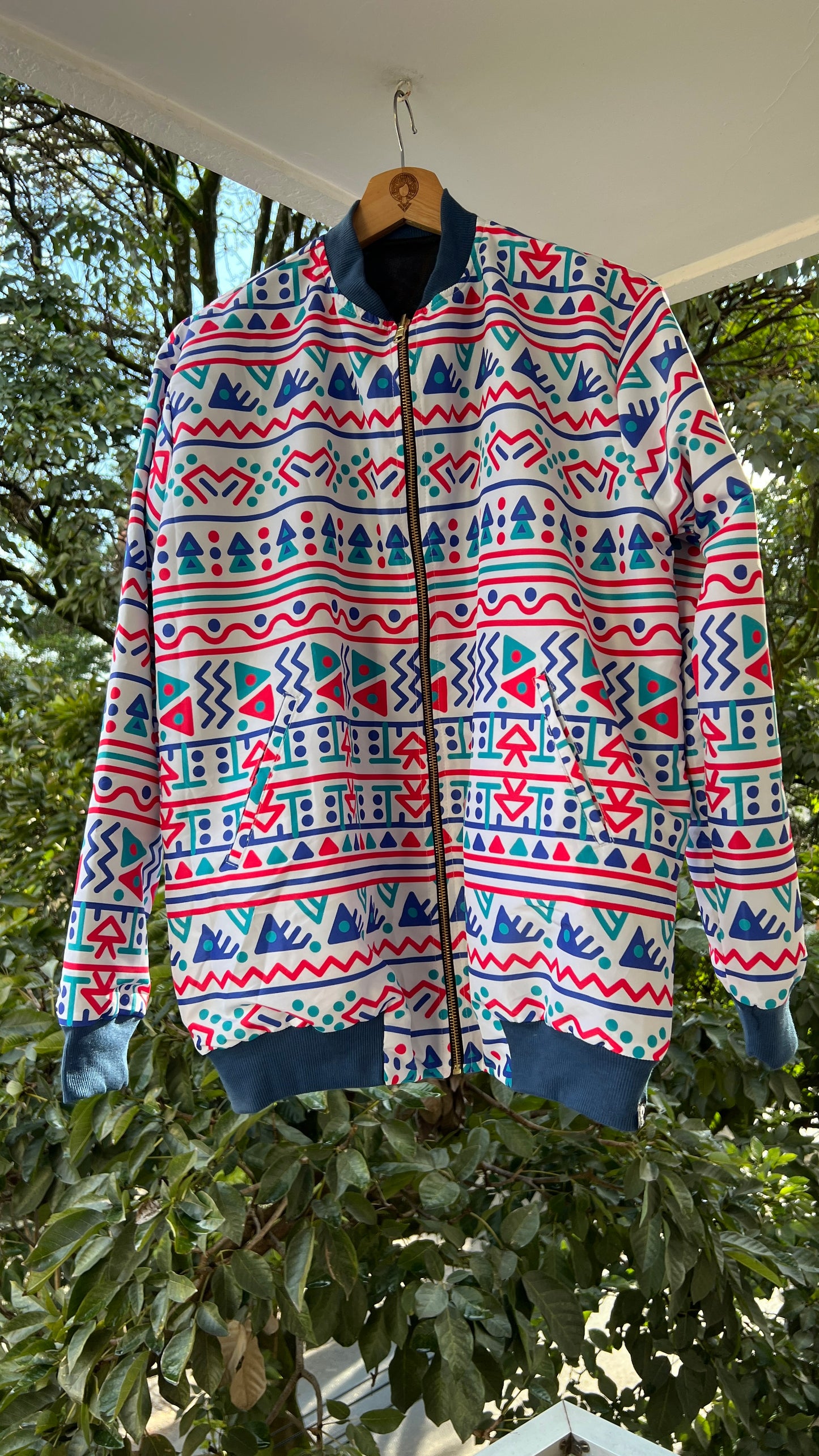 Chaqueta Palafitos – diseño étnico colombiano Visaje Negro