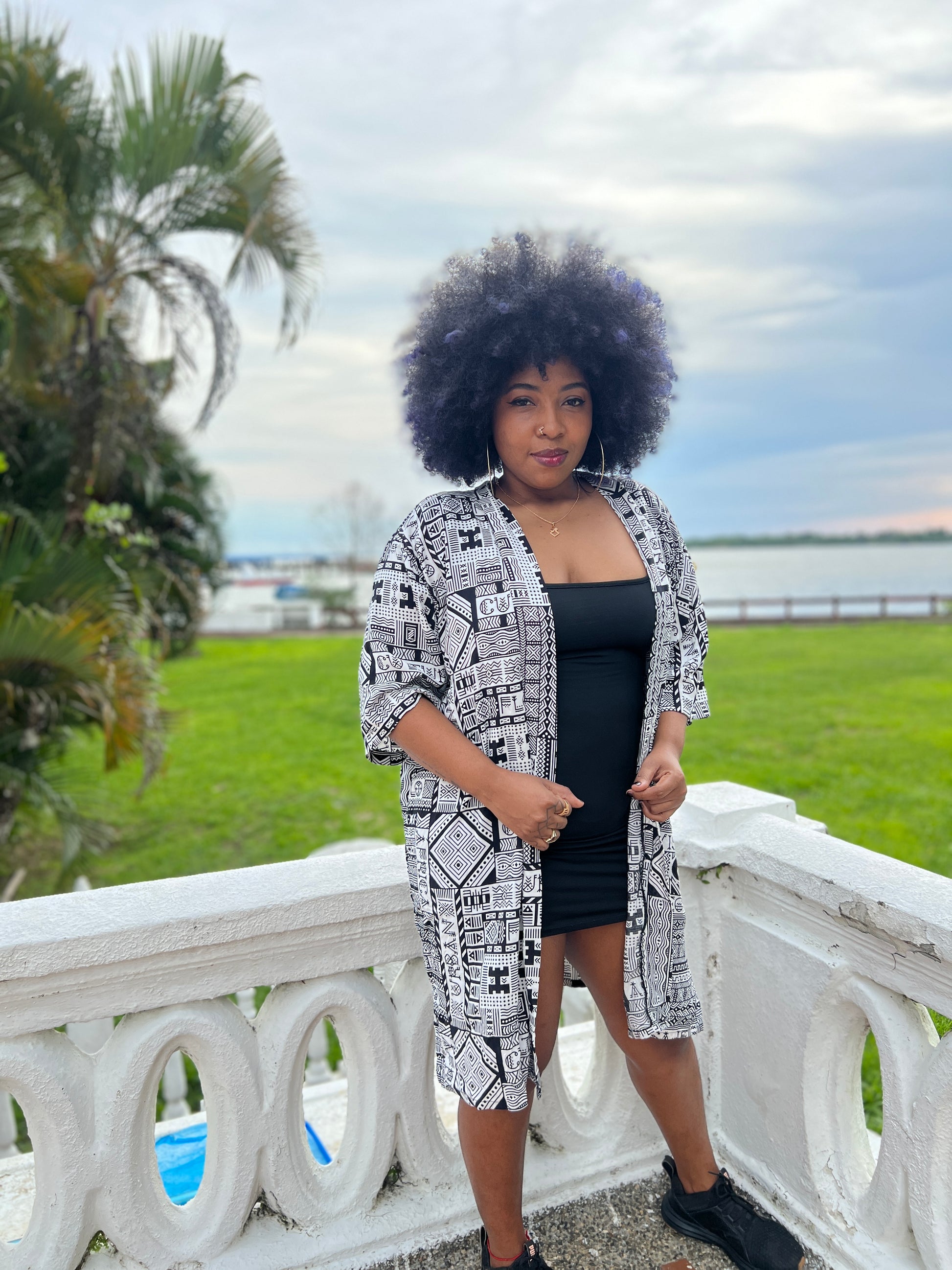 Kimono corto sin género- Diseño Cultura Afrofuturista – diseño étnico colombiano Visaje Negro
