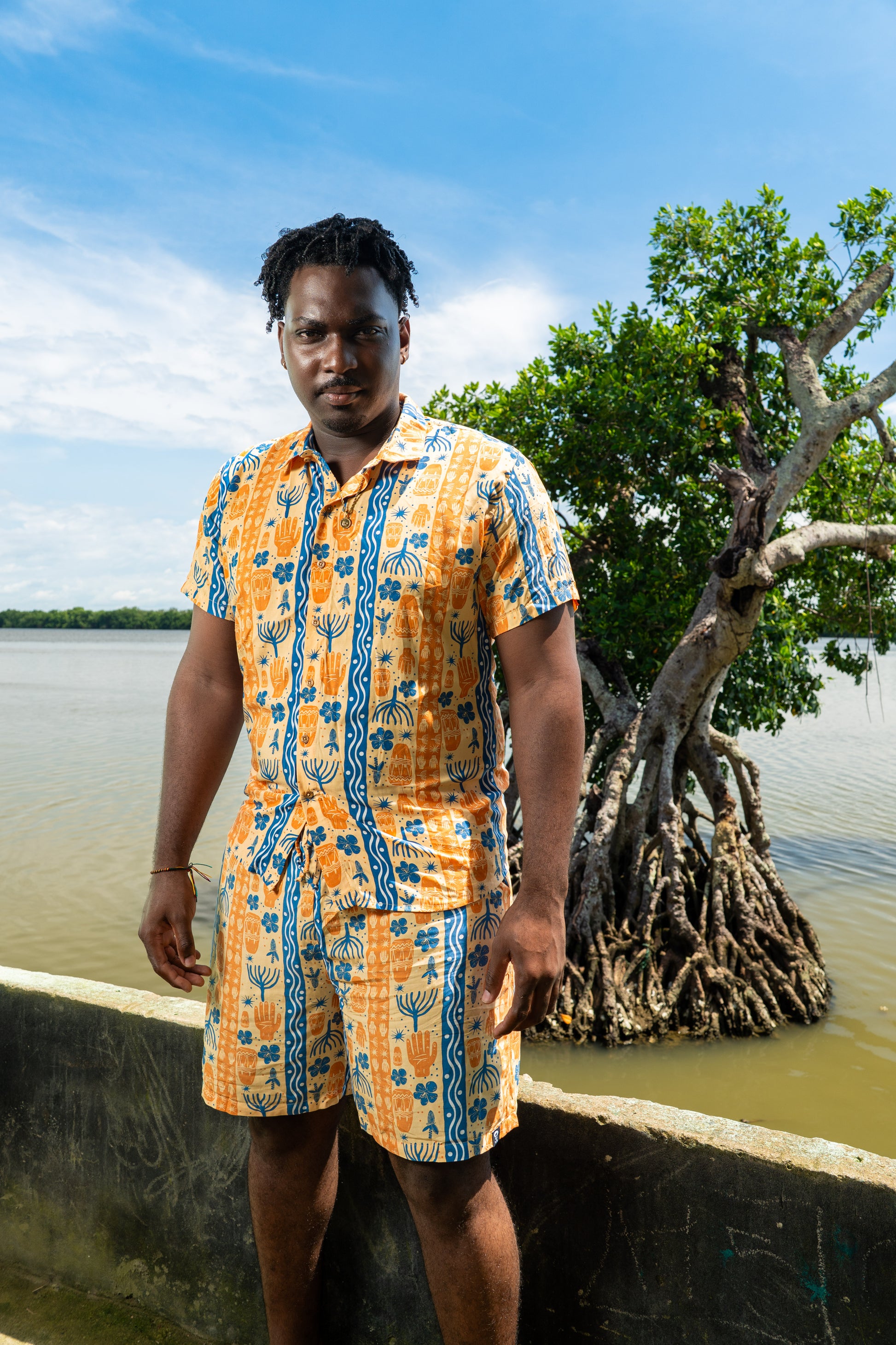 Camisa Bulla y Pesca-Cuello Inglés- Ropa Afrocolombiana – diseño étnico colombiano Visaje Negro