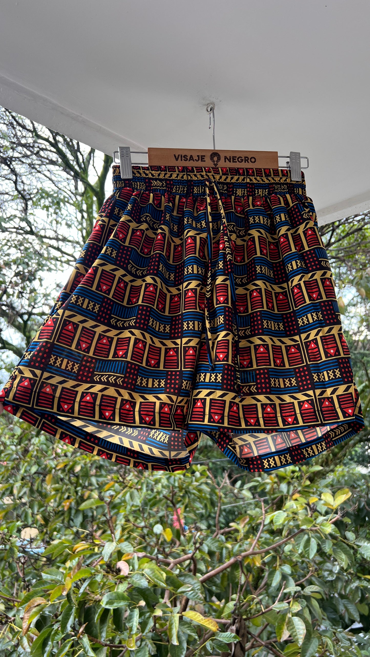 Short-mochibiris estampado Vaivén de peces – diseño étnico colombiano Visaje Negro