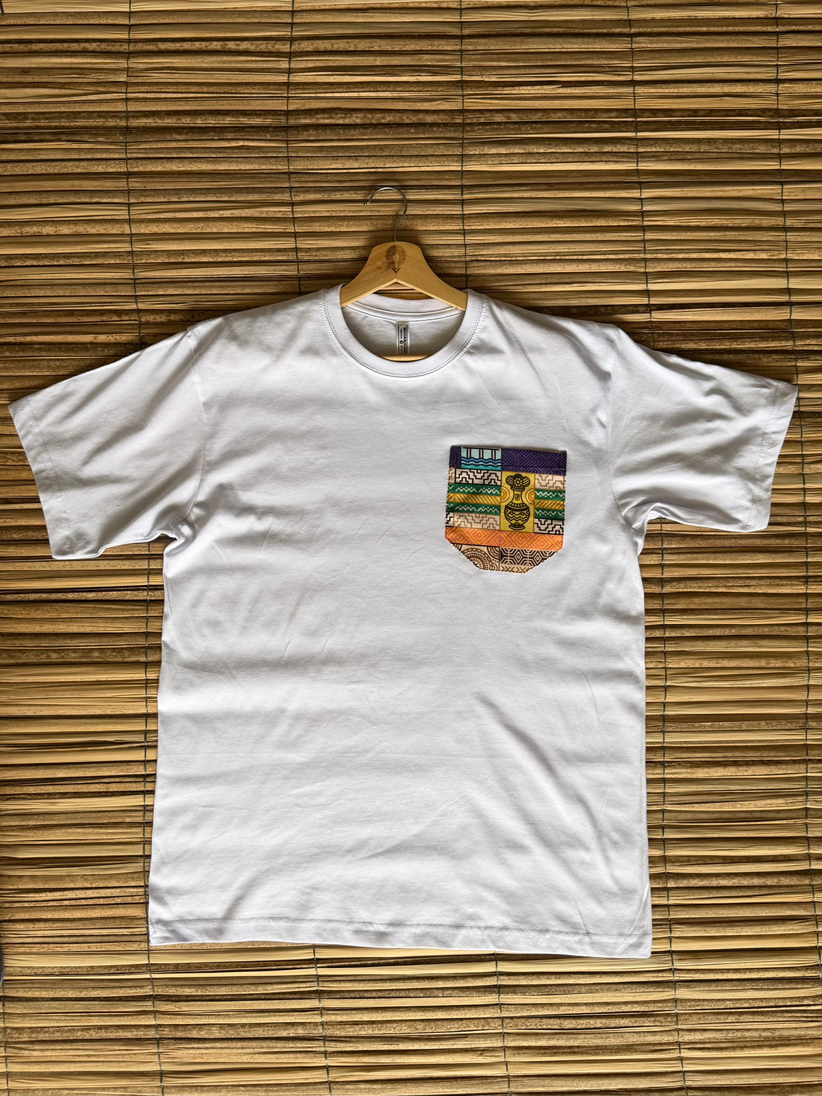 Camiseta blanca talla XL bolsillo diseño Artesanos
