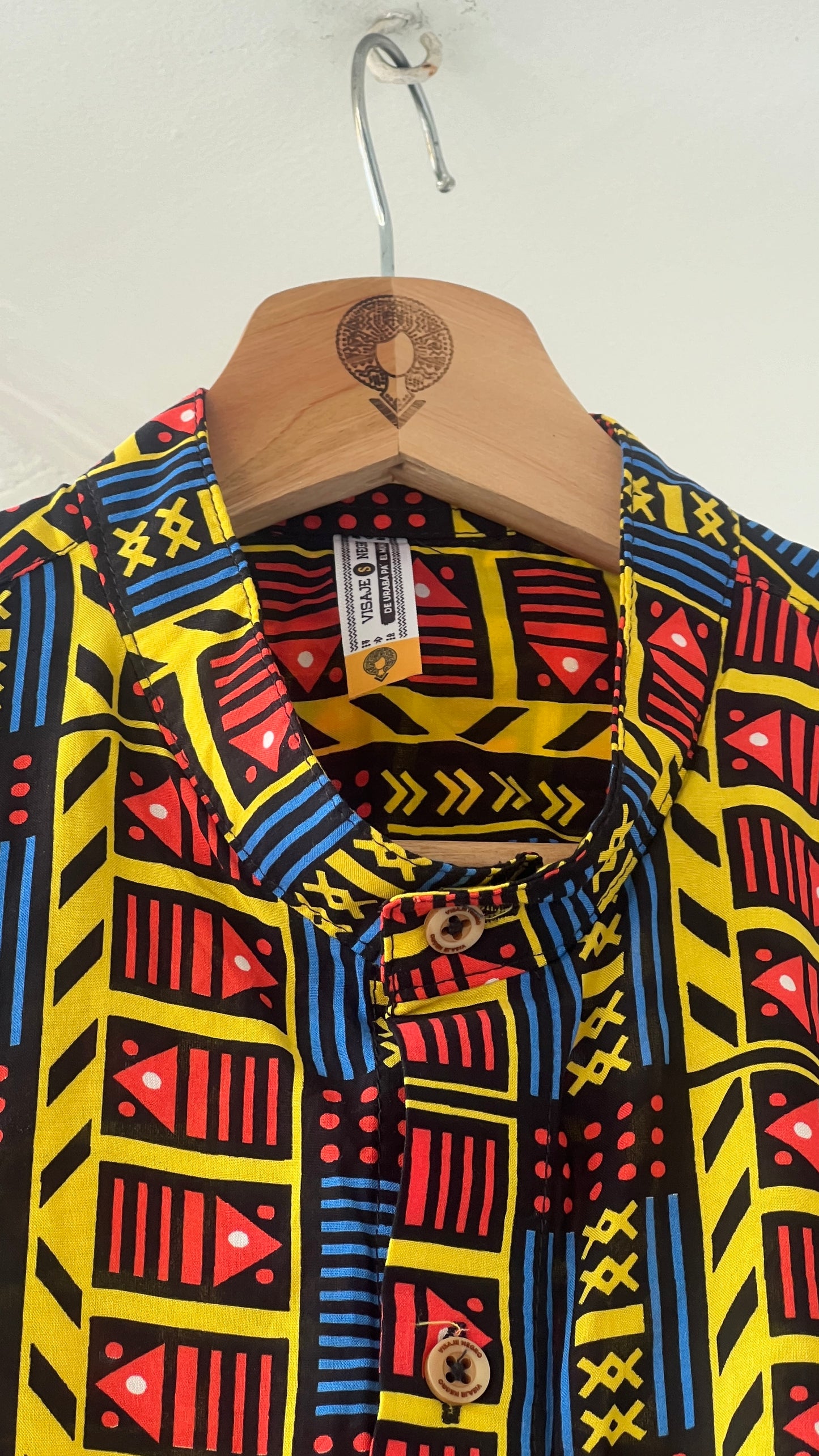 Camisa Vaivén de Peces-Cuello Nerú-ropa afrocolombiana – diseño étnico colombiano Visaje Negro