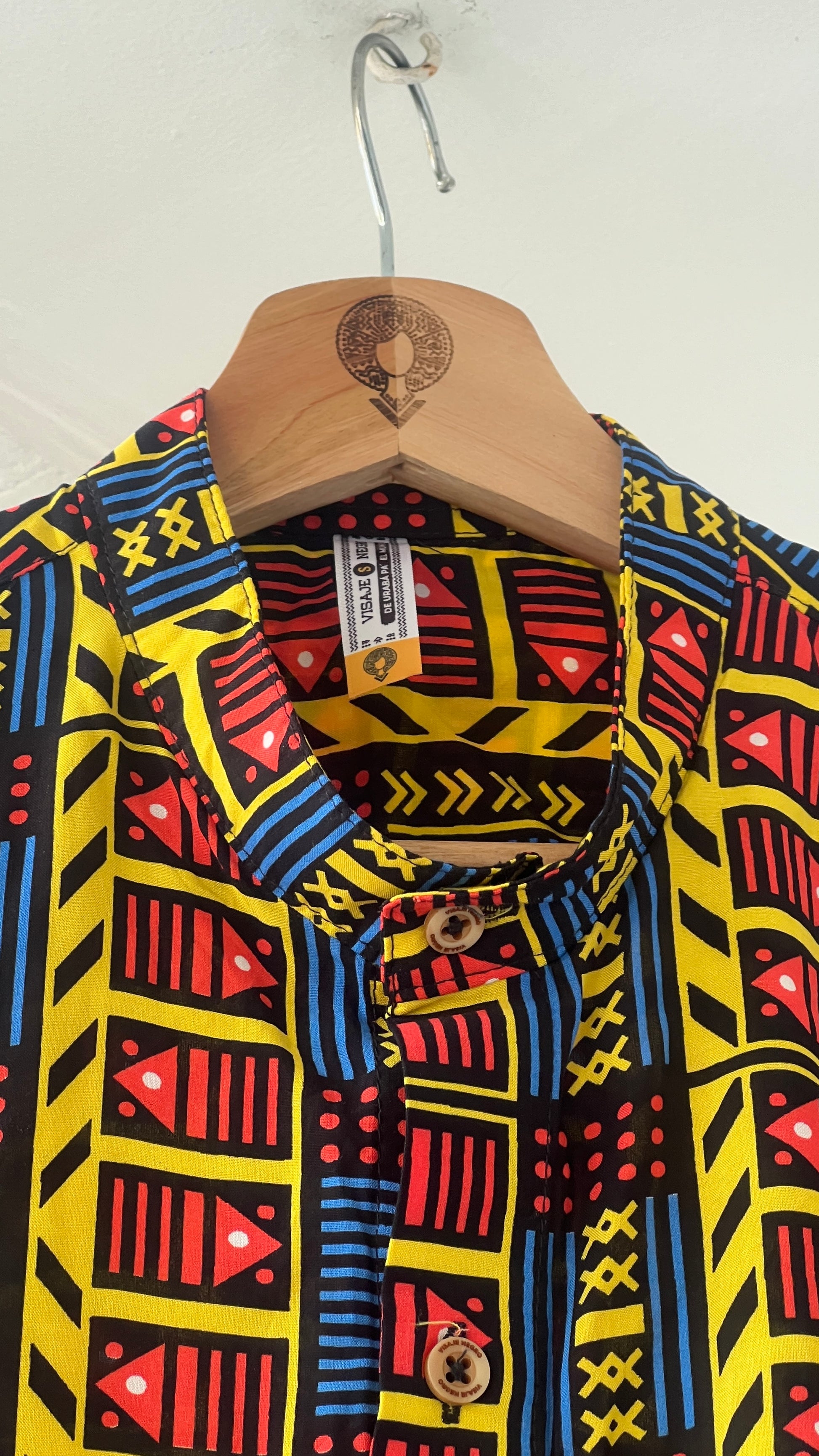 Camisa Vaivén de Peces-Cuello Nerú-ropa afrocolombiana – diseño étnico colombiano Visaje Negro
