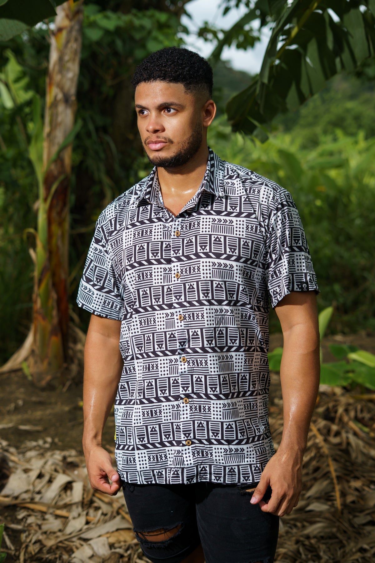 Camisa Vaivén de Peces B/N  Cuello Inglés