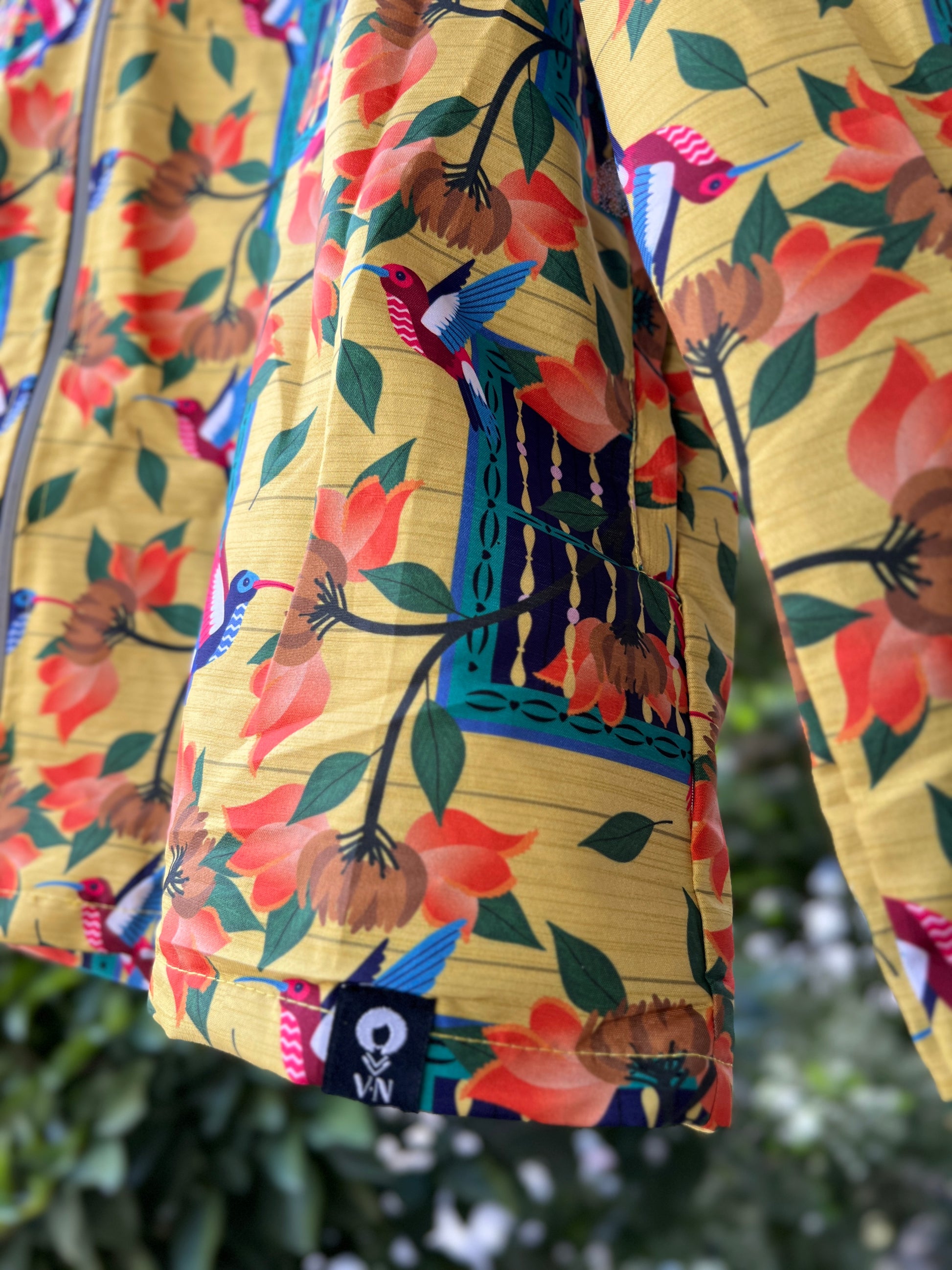 Chaqueta de lluvia-  Ventana Bolillo – diseño étnico colombiano Visaje Negro