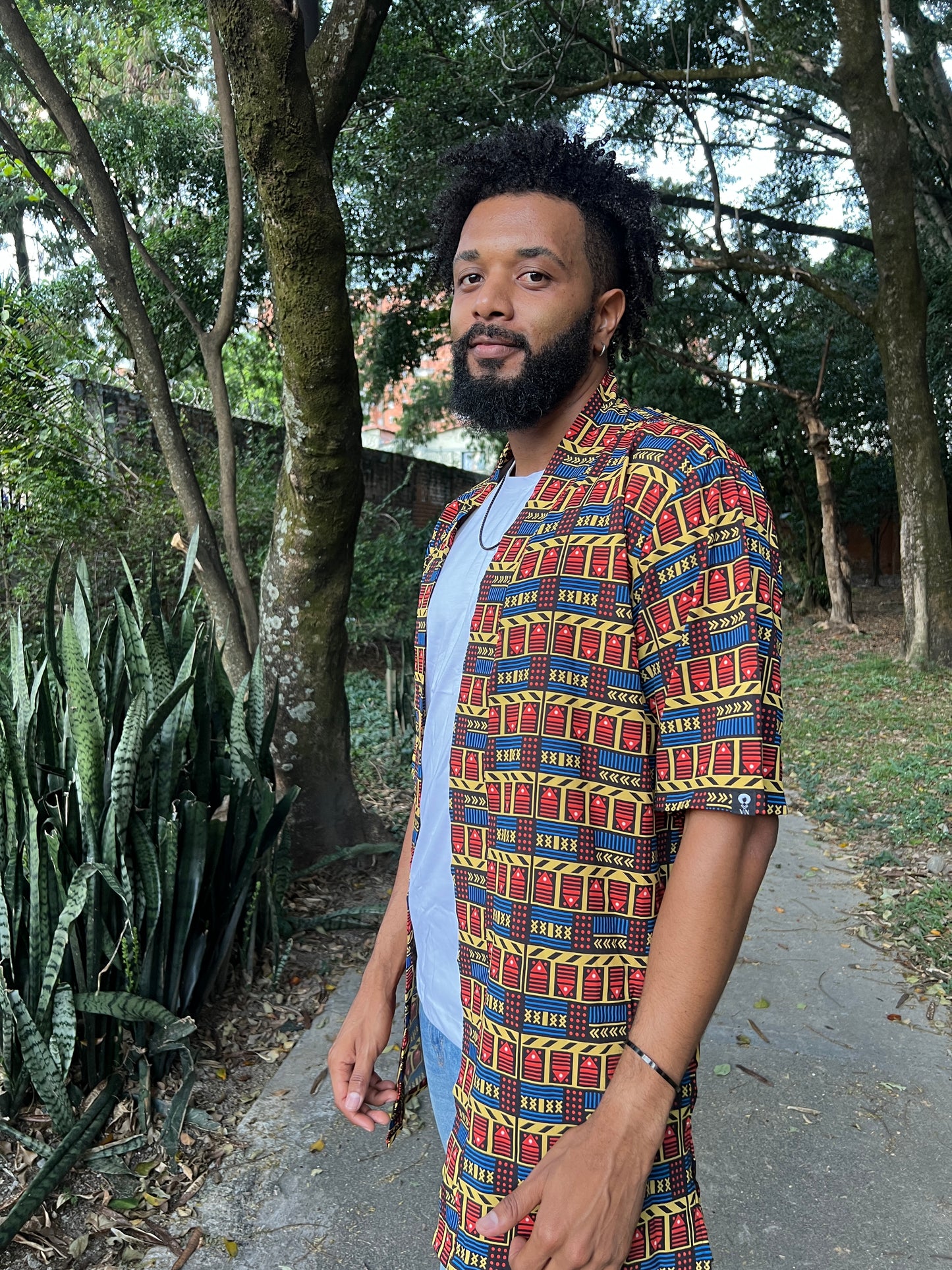 Kimono corto sin género. Vaivén de peces – diseño étnico colombiano Visaje Negro