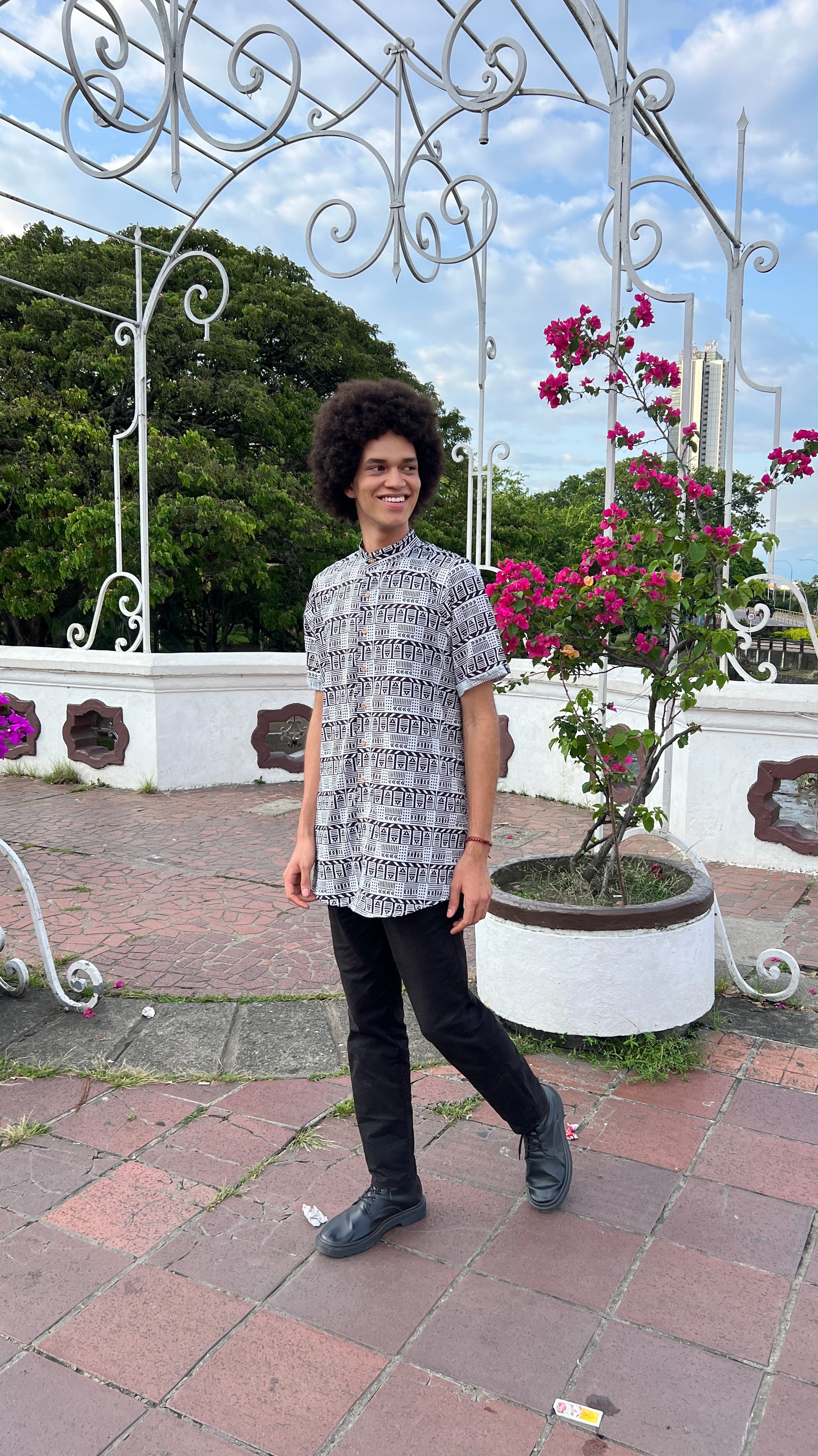 Camisón Vaivén de peces B/N – diseño étnico colombiano Visaje Negro