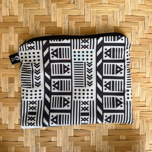 Cartuchera estampado- Vaivén de peces B/N