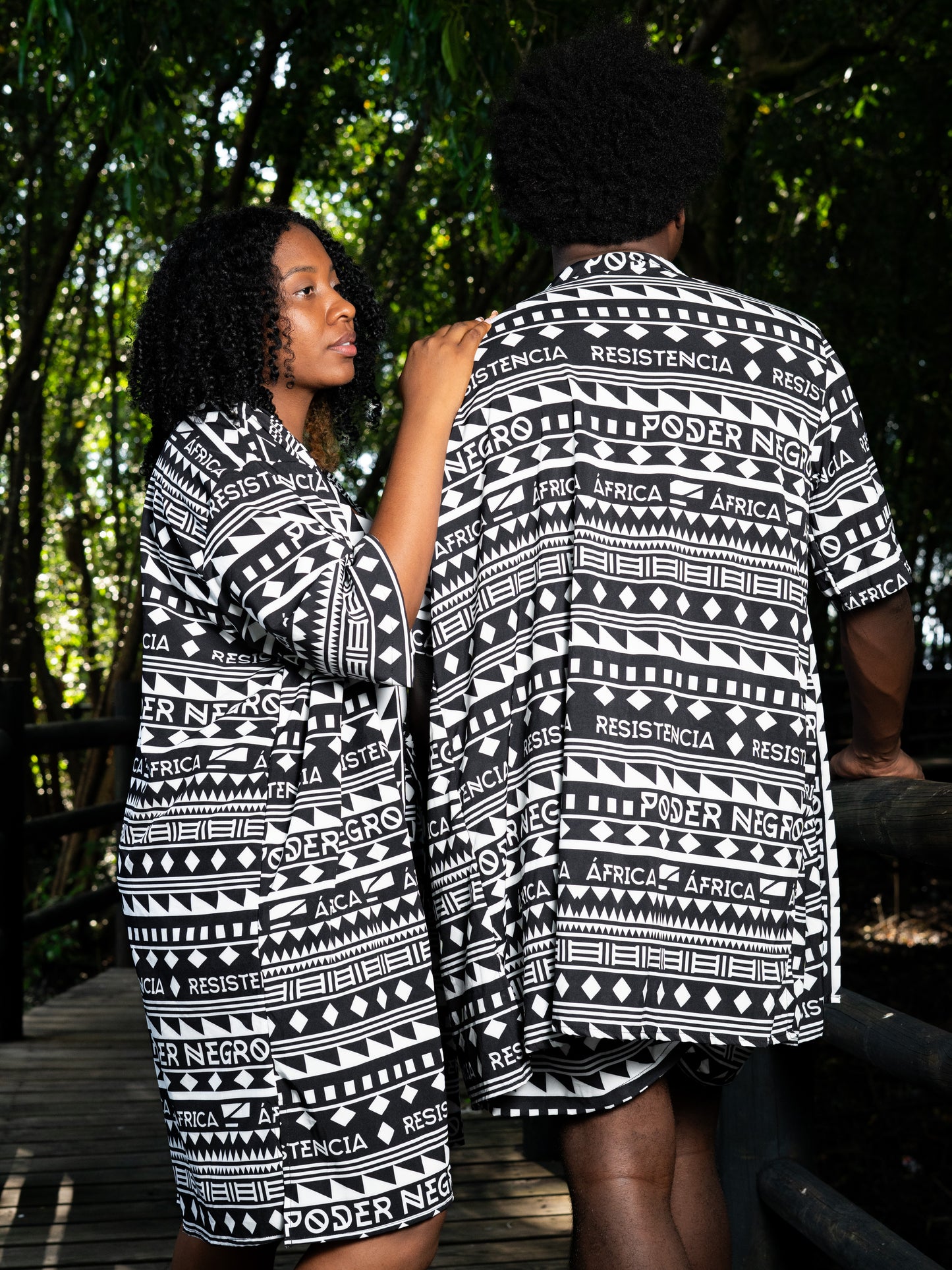 Kimono corto sin género. Poder Negro – diseño étnico colombiano Visaje Negro