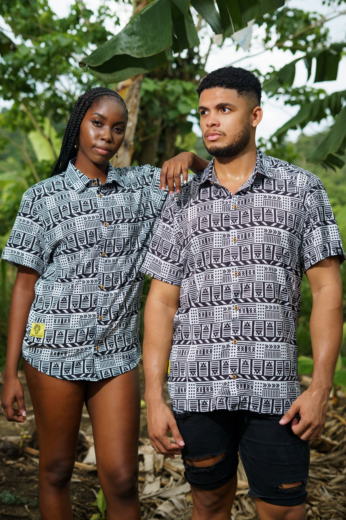 Camisa Vaivén de Peces B/N  Cuello Inglés