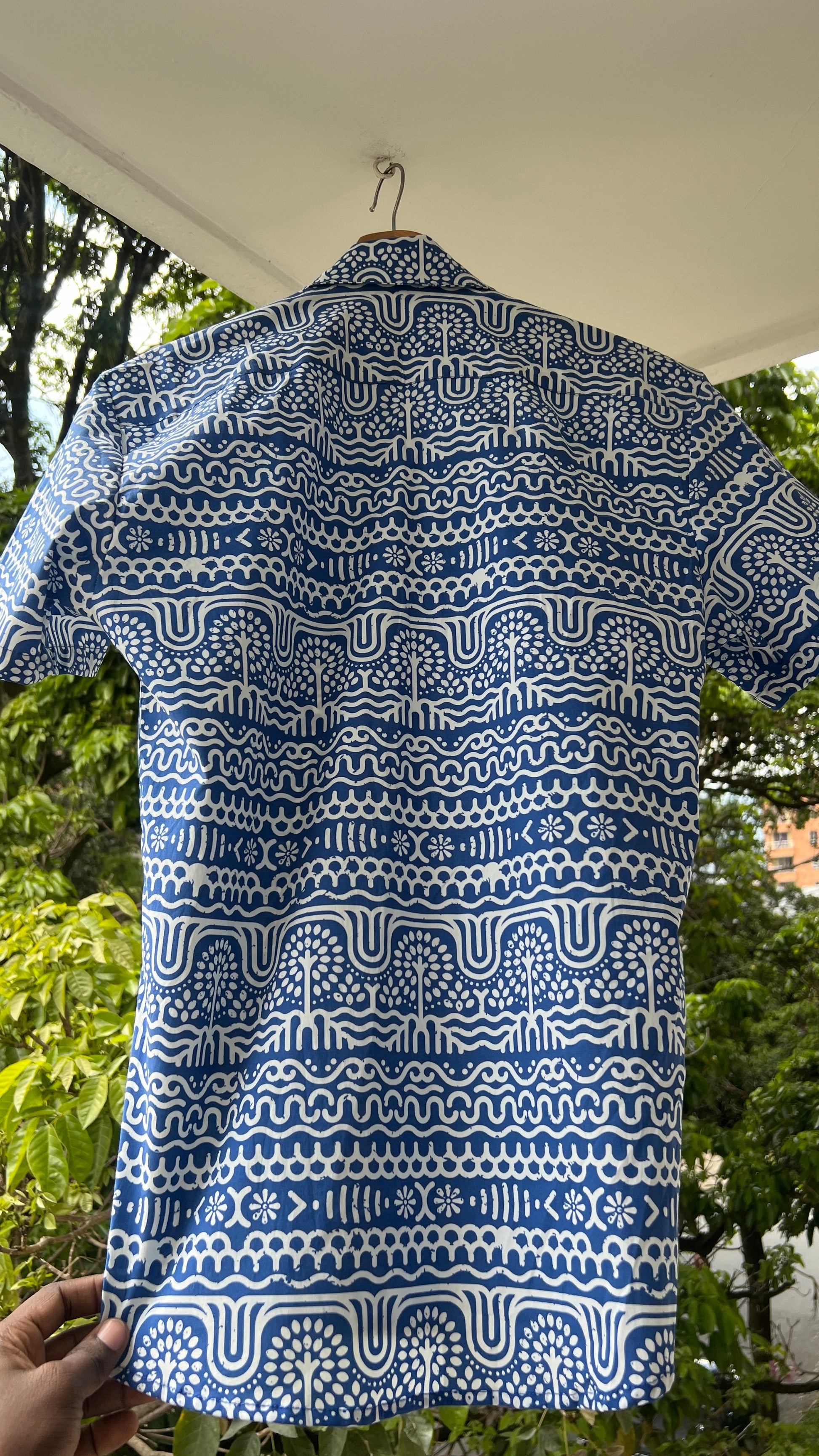 Camisa Premiun ALGODÓN cuello inglés-Rio Suriquí – diseño étnico colombiano Visaje Negro