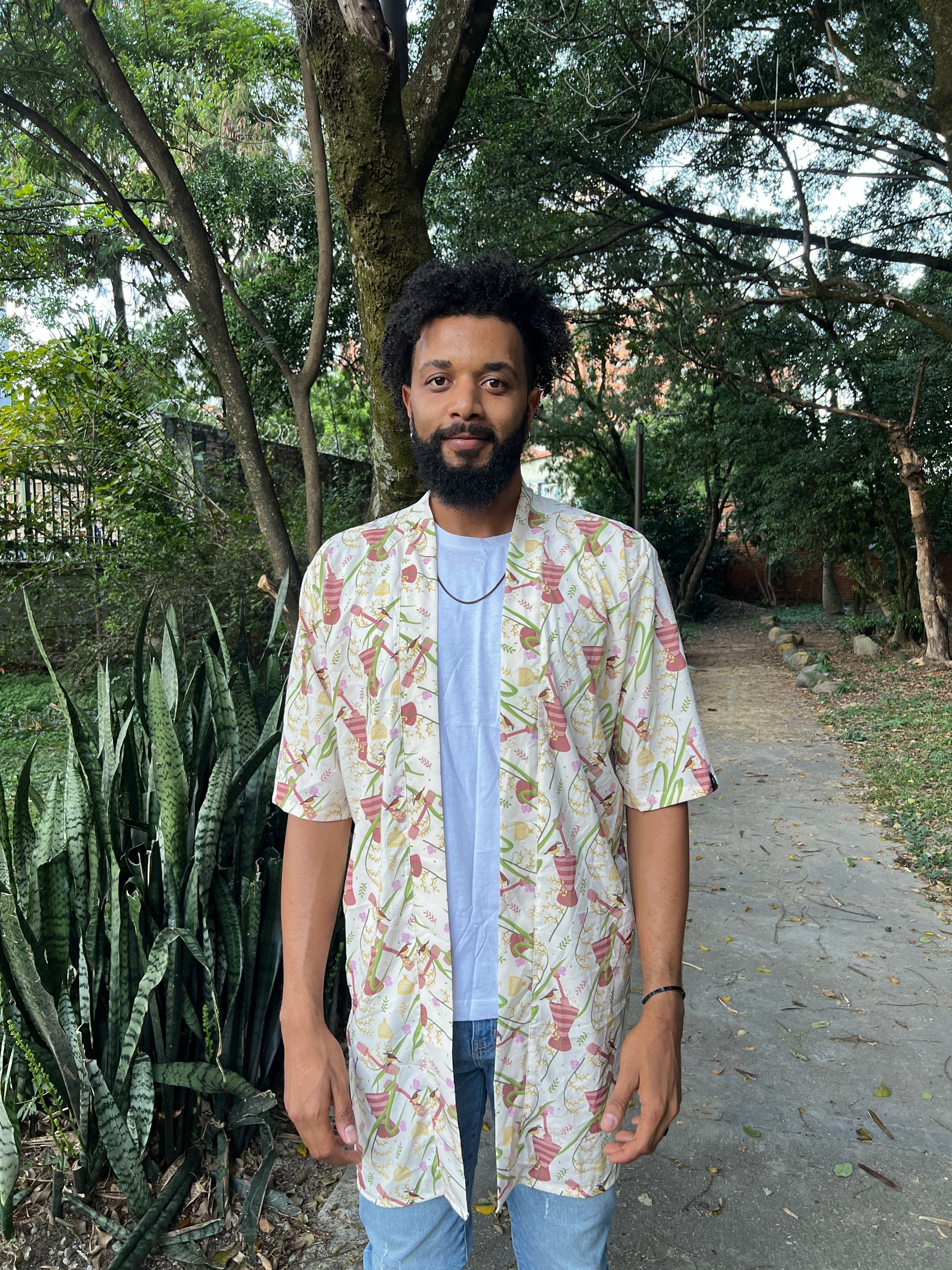 Kimono corto sin género- Diseño Pilón – diseño étnico colombiano Visaje Negro