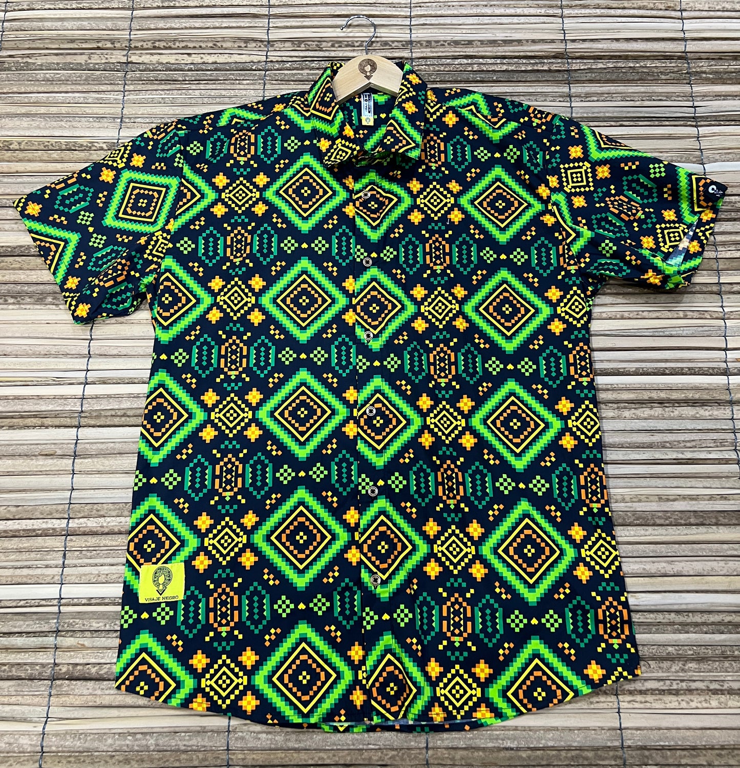 Camisa premium ALGODÓN. Rombos de carambolo con cuello inglés