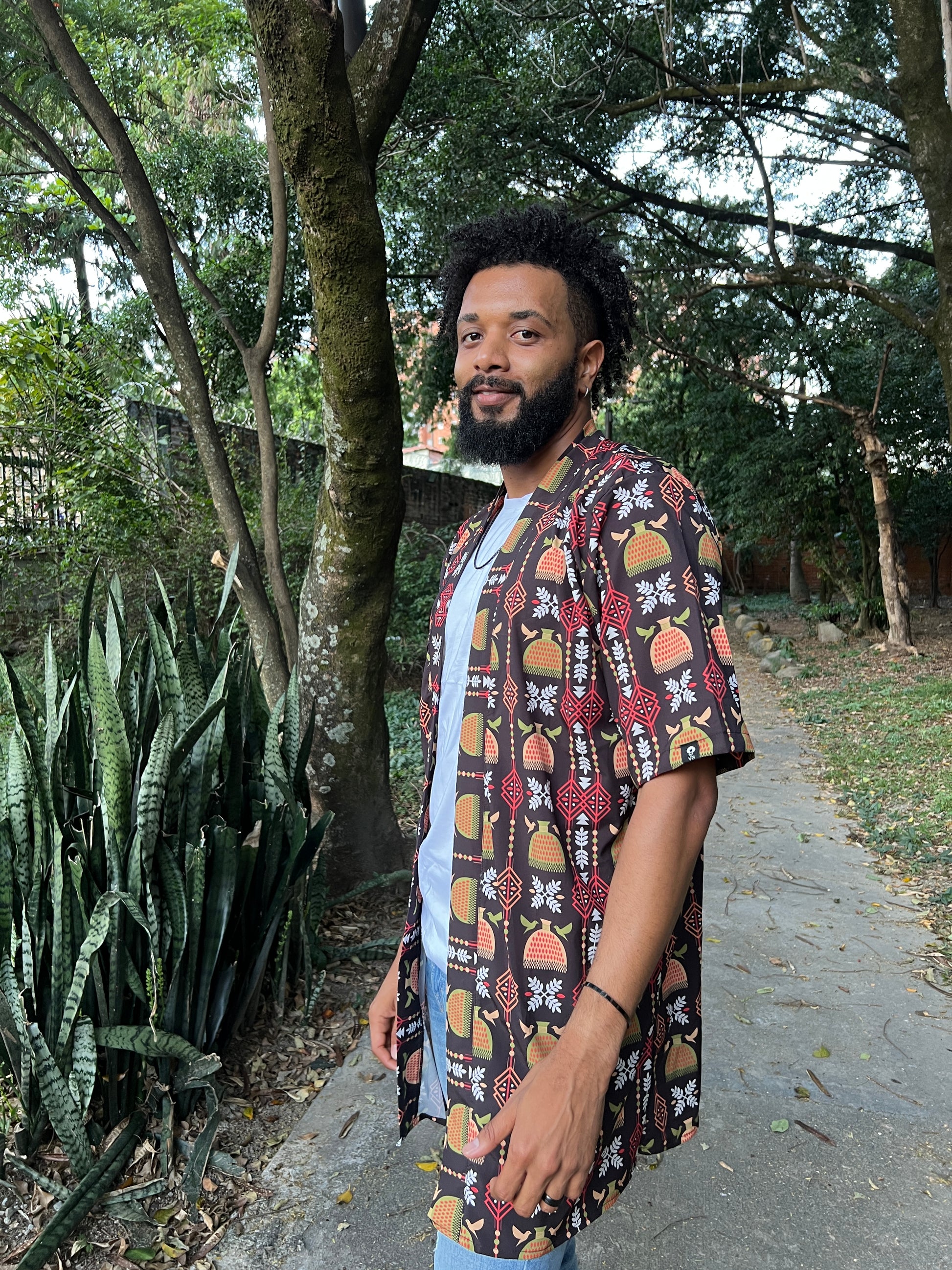 Kimono corto sin género- Diseño Puño de arroz – diseño étnico colombiano Visaje Negro