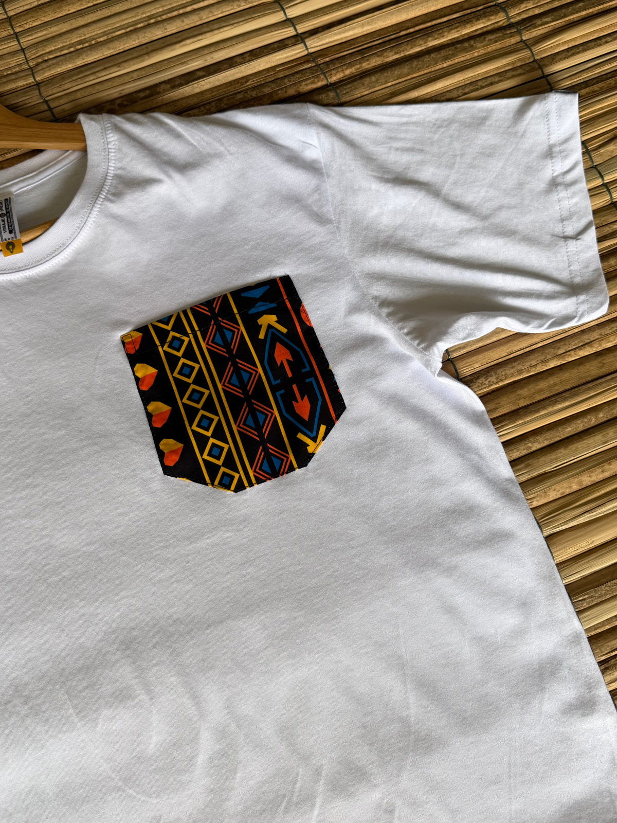 Camiseta blanca talla XL bolsillo diseño El Alba