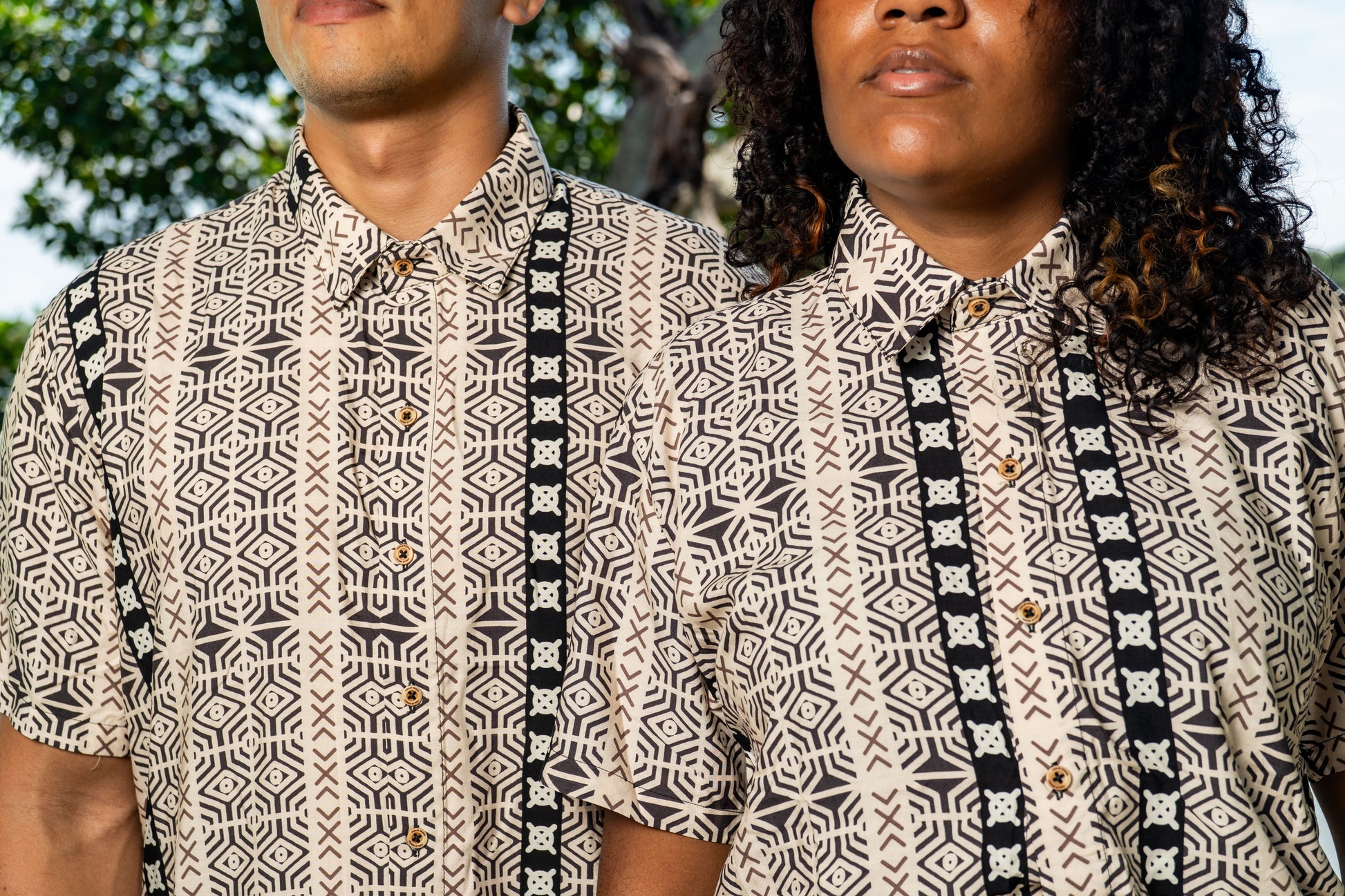 Camisa Barcaza Cuello Inglés - Ropa Afro Colombiana – diseño étnico colombiano Visaje Negro