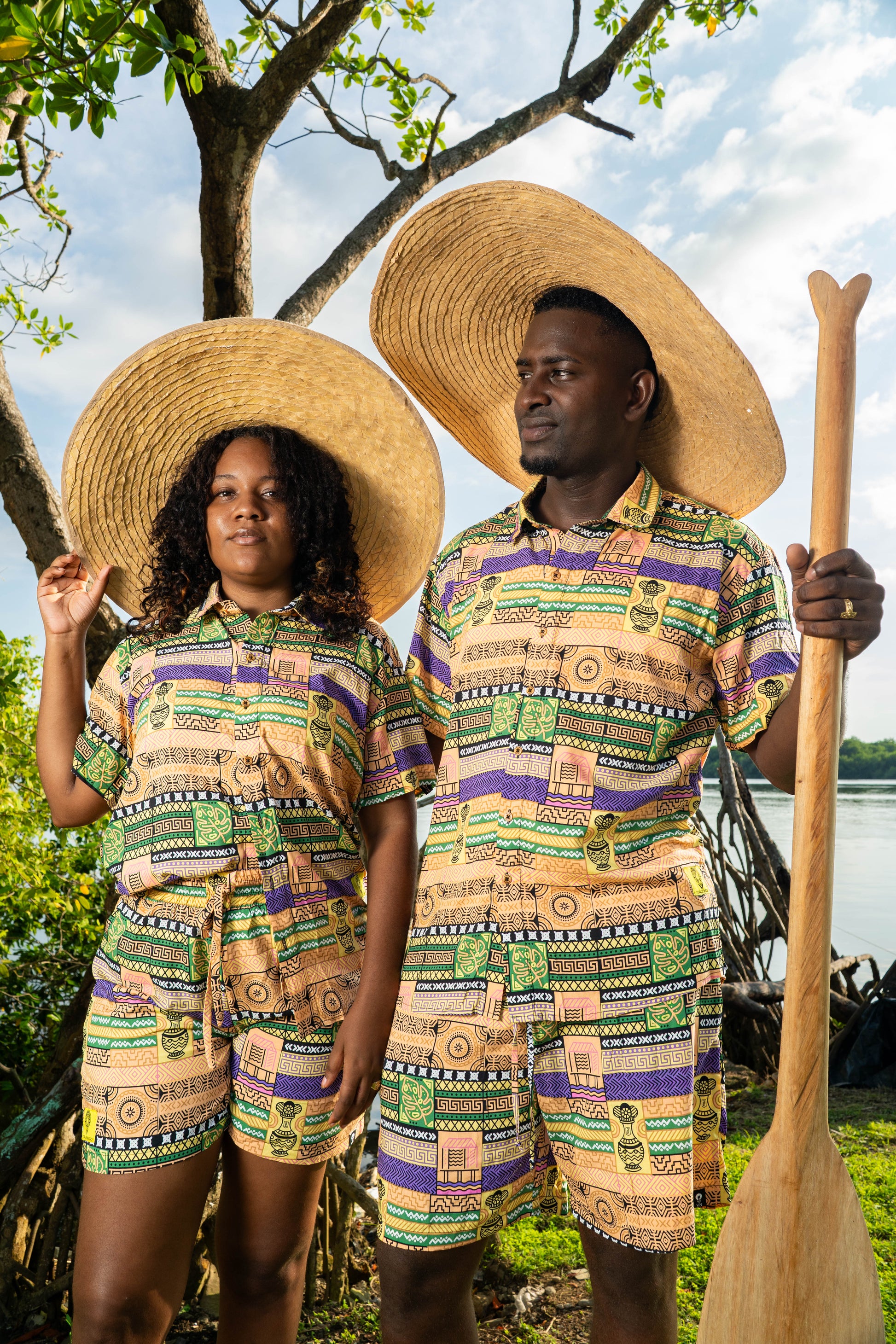 Camisa Artesanos-Cuello Inglés-Diseño Colombiano – diseño étnico colombiano Visaje Negro