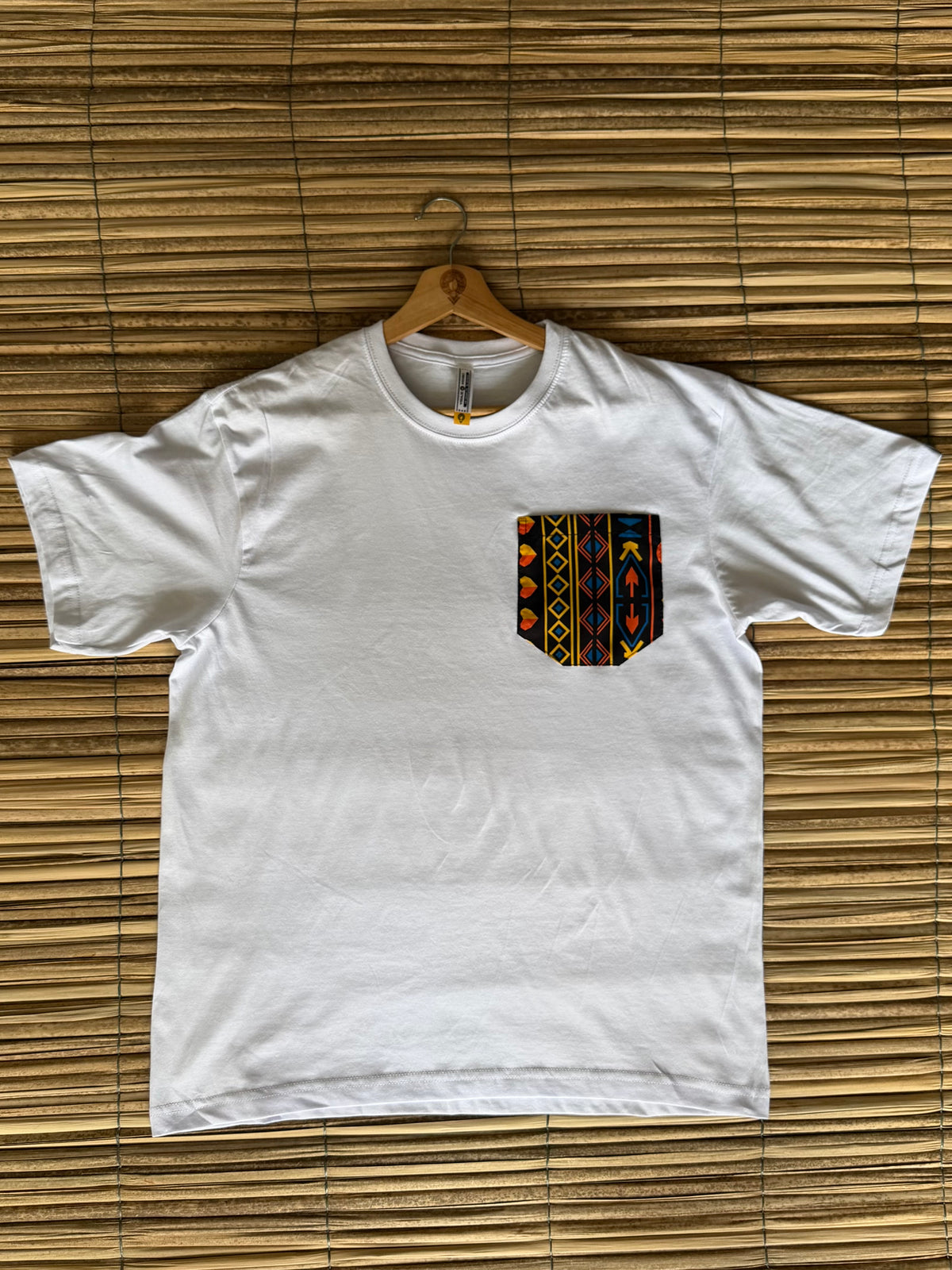 Camiseta blanca talla XL bolsillo diseño El Alba