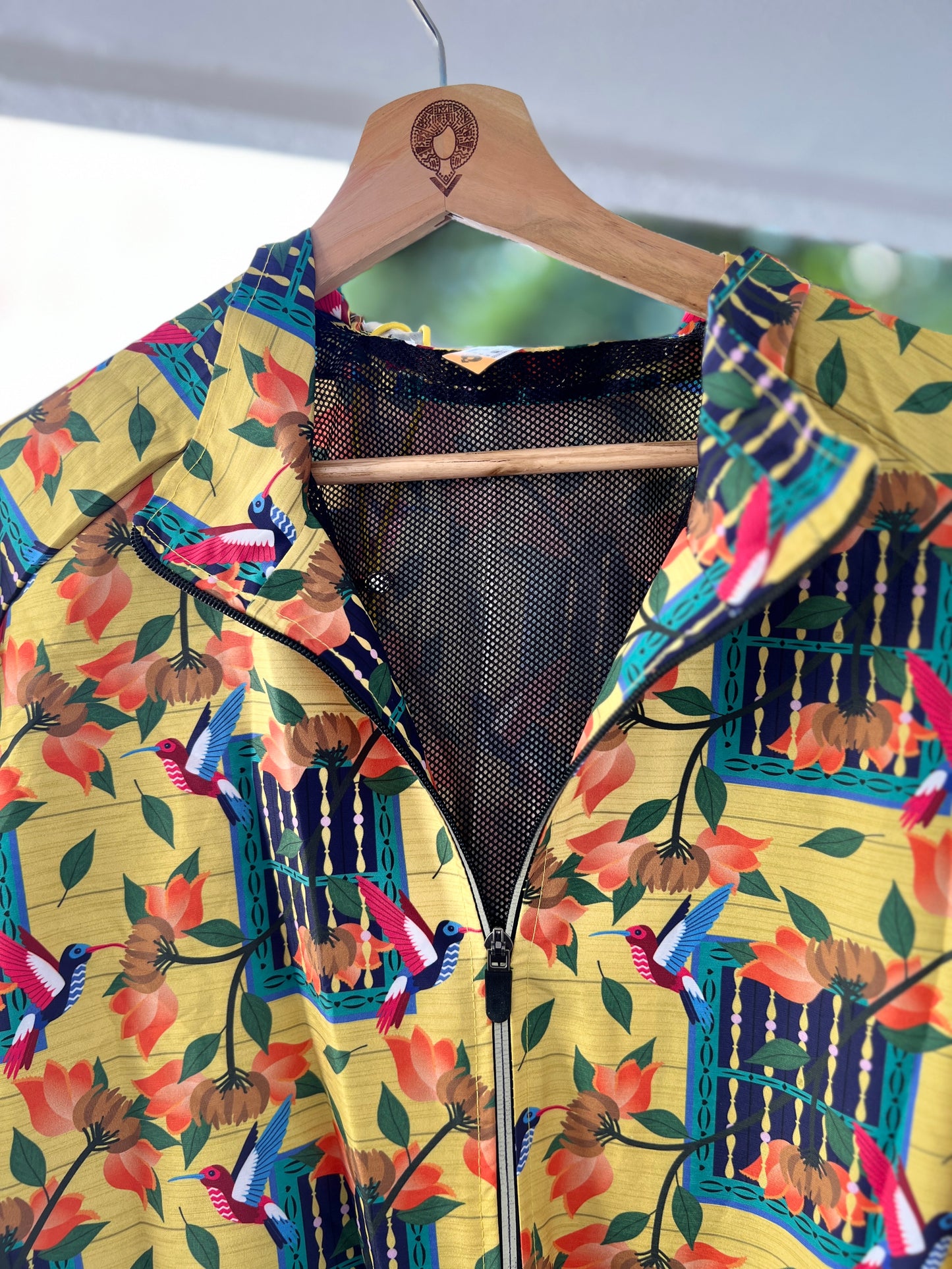 Chaqueta de lluvia-  Ventana Bolillo – diseño étnico colombiano Visaje Negro