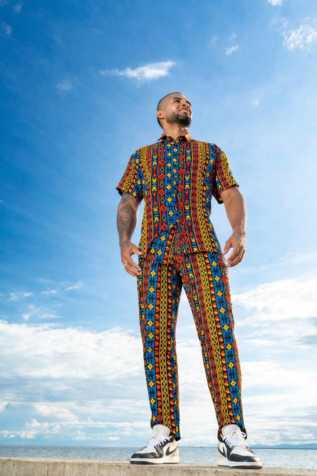 Pantalón Estampado Unisex Bota Ancha Diseño El Alba – diseño étnico colombiano Visaje Negro