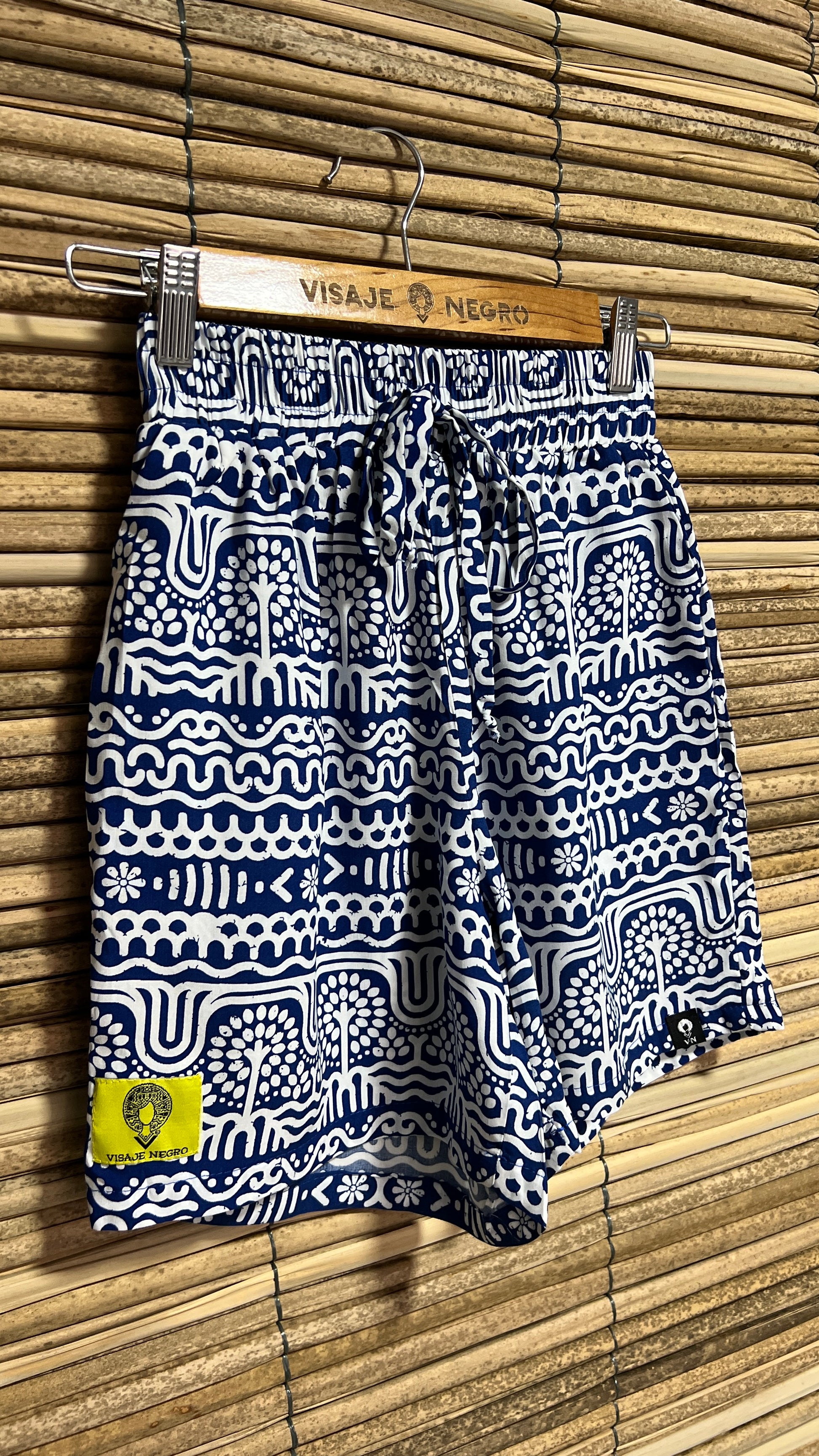 Short-mochibiris estampado estampado Río Suriquí en viscosa fresca | Visaje Negro – diseño étnico colombiano Visaje Negro