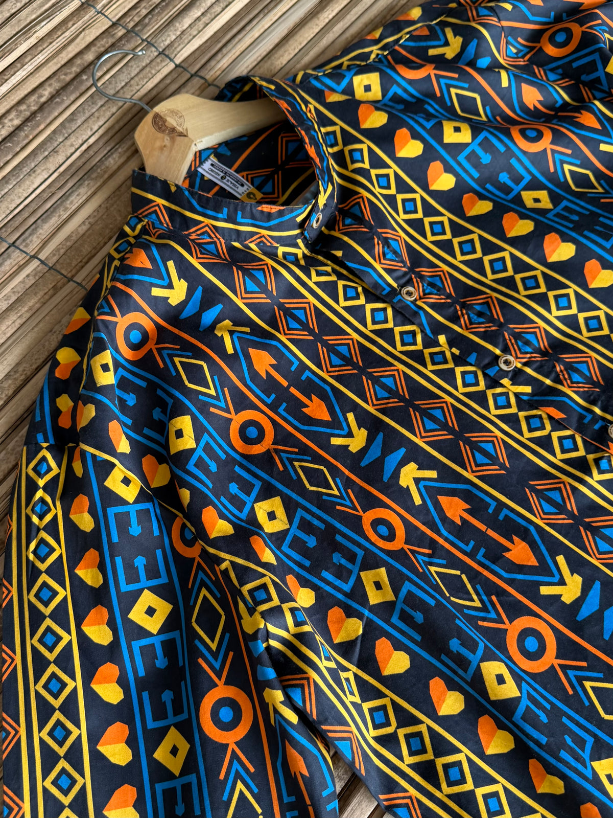 Camisa manga larga Unisex Cuello Nerú. Estampado El Alba.