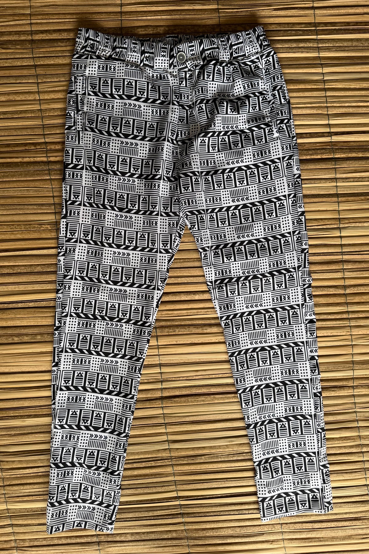 Pantalón unisex Estampado Diseño Vaivén de peces Negro