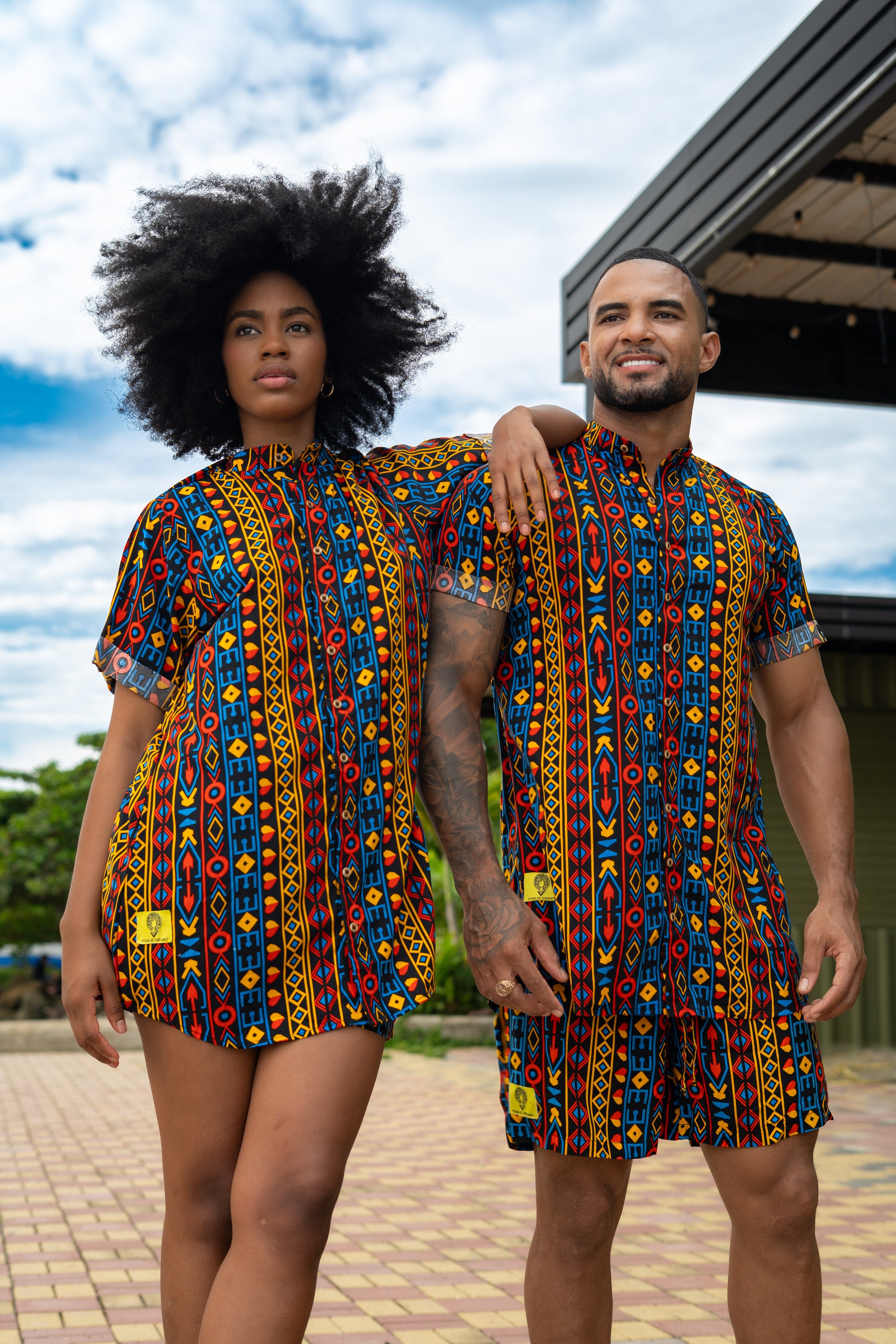 Camisón sin género estampada El Alba  en viscosa fresca con cuello nerú | Visaje Negro – diseño étnico colombiano Visaje Negro