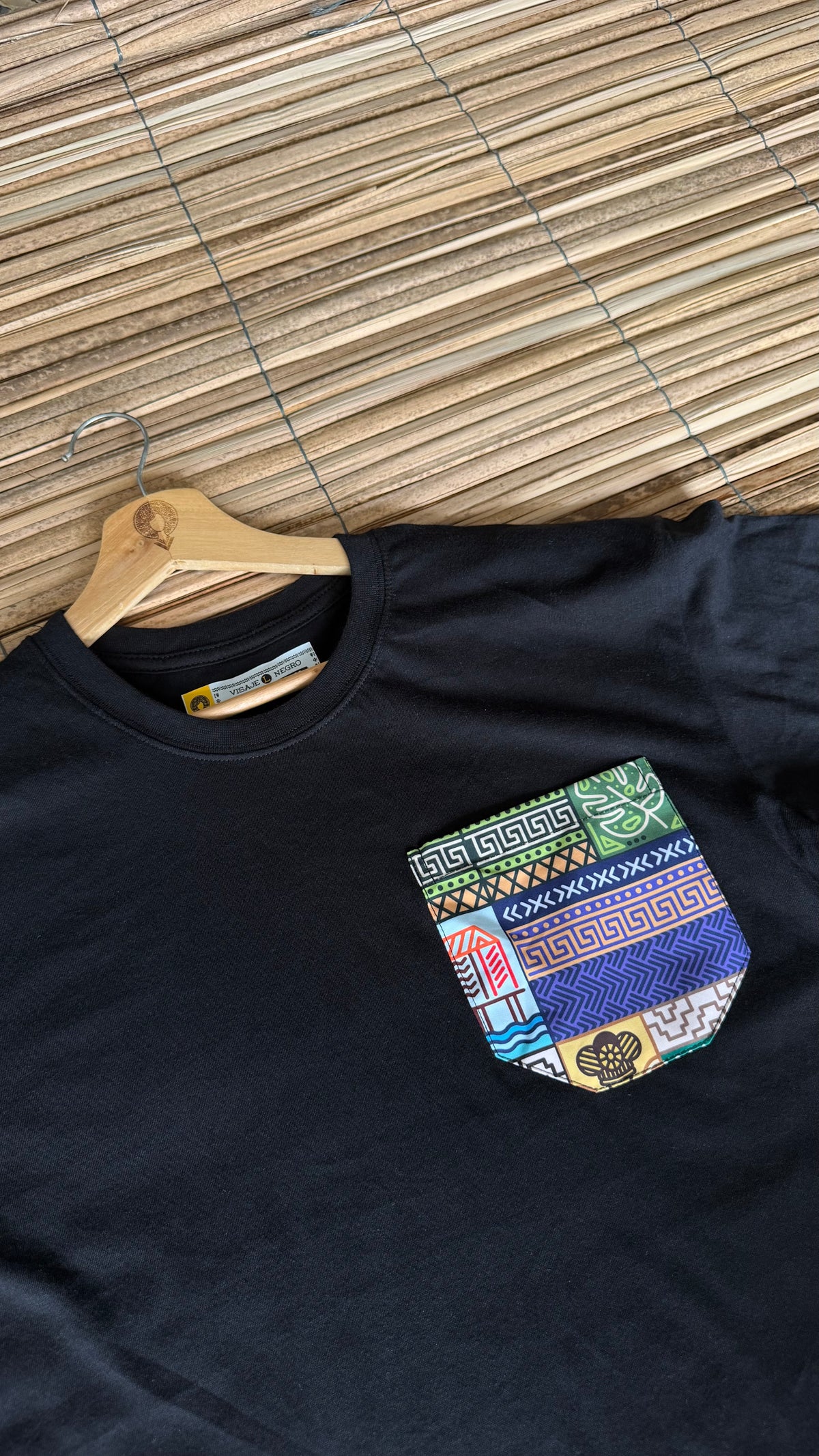 Camiseta negra talla L y XL bolsillo diseño Artesanos