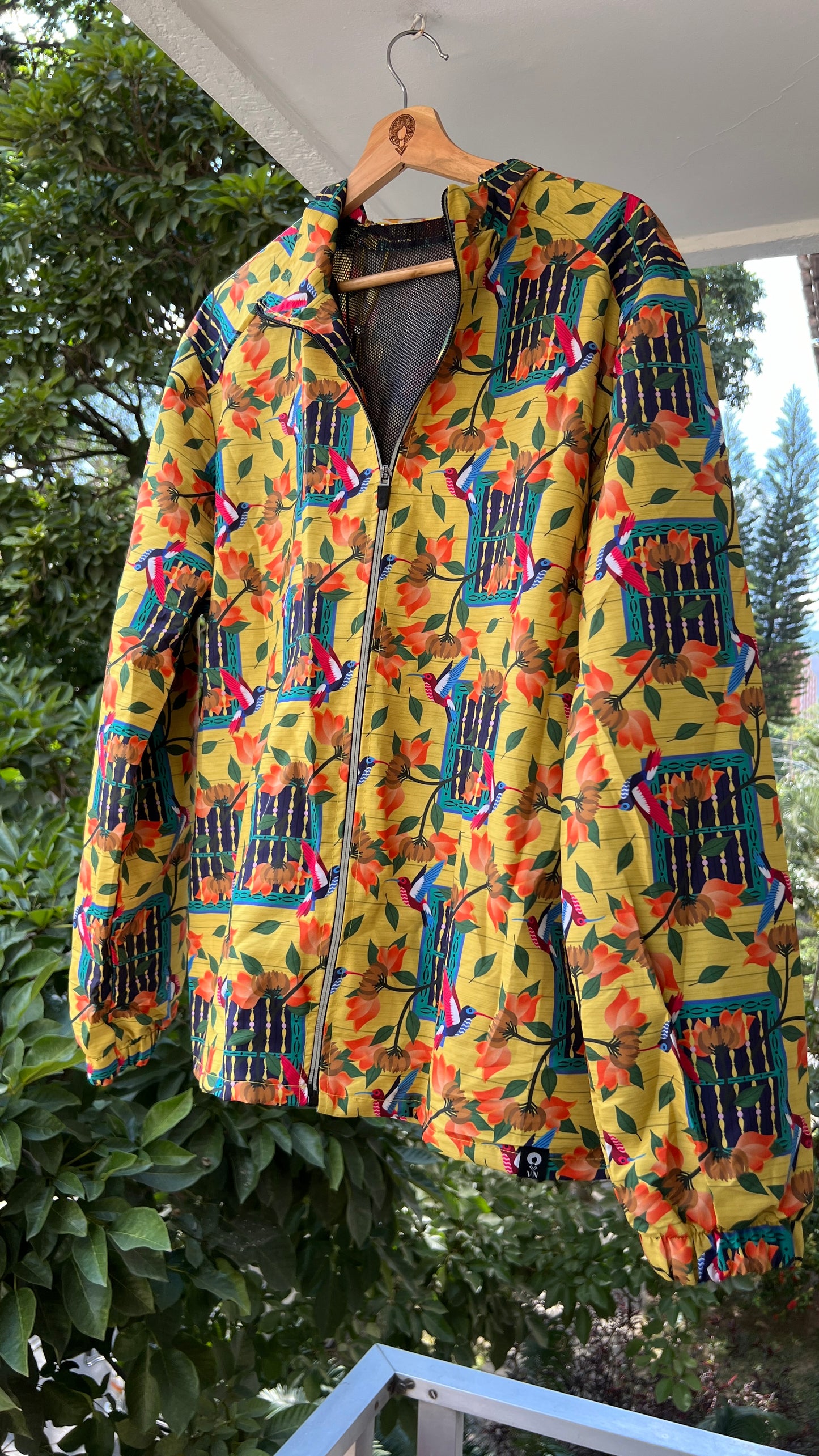 Chaqueta de lluvia-  Ventana Bolillo – diseño étnico colombiano Visaje Negro