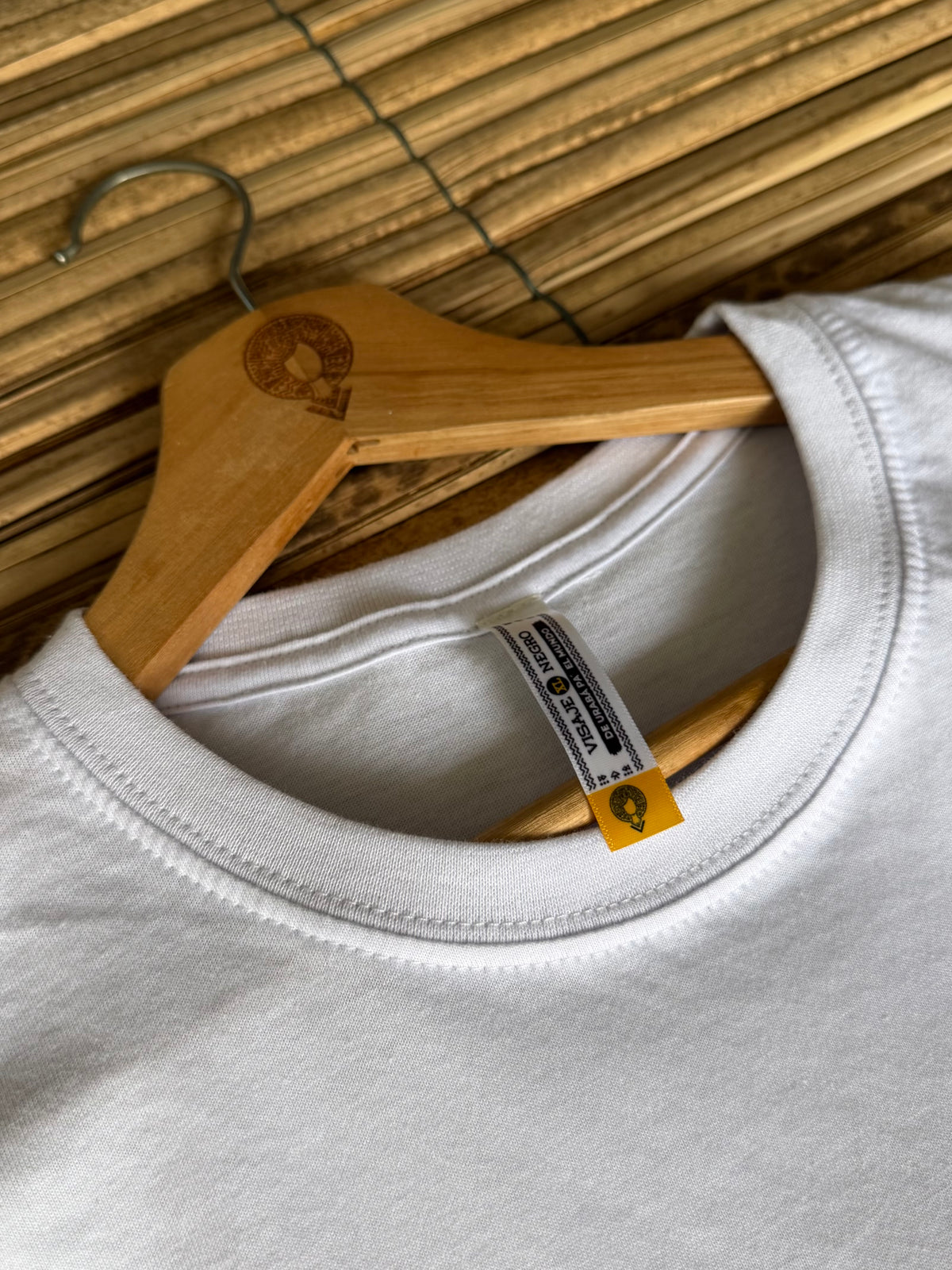 Camiseta blanca talla XL bolsillo diseño El Alba