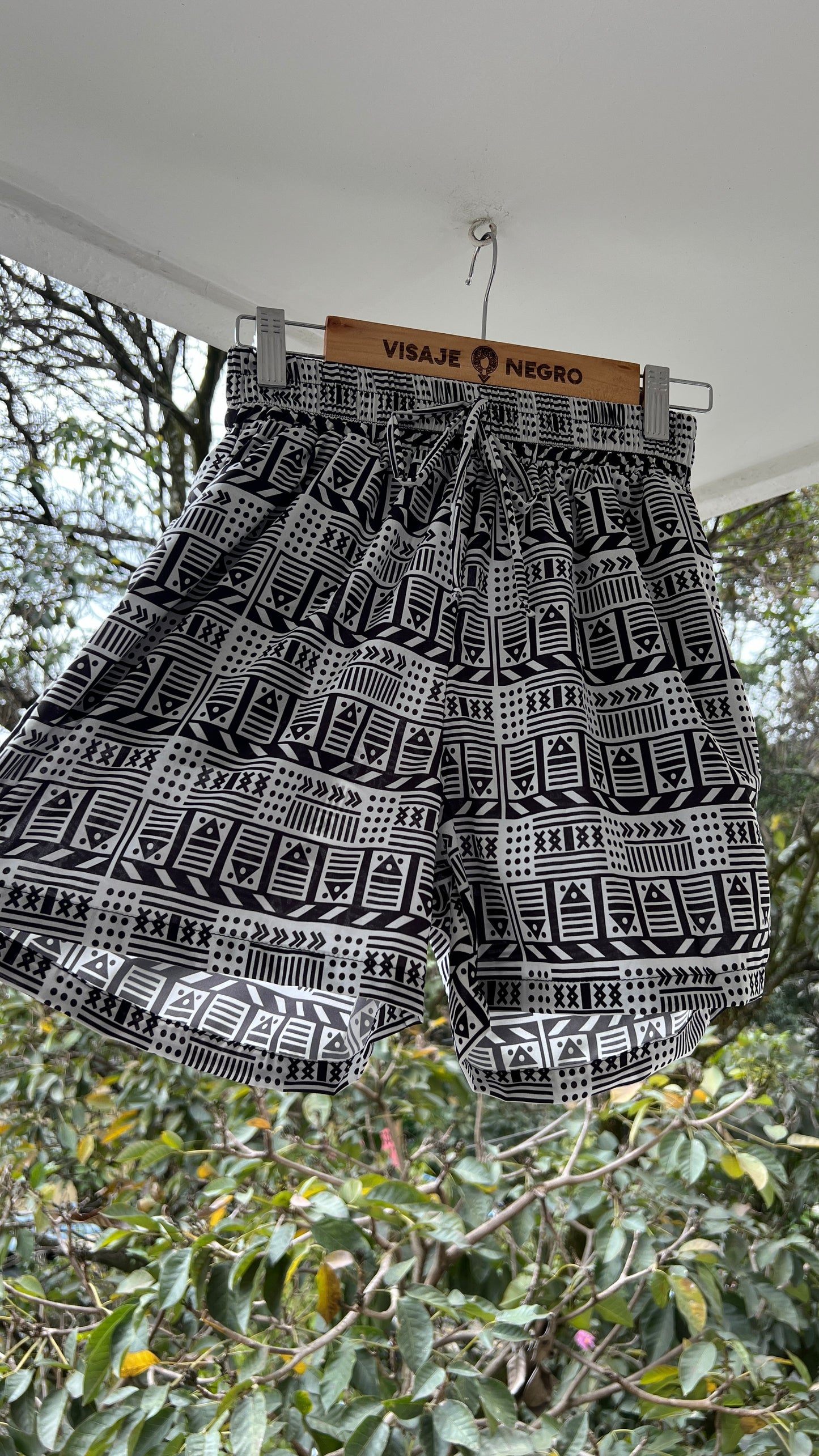 Short-mochibiris estampado Vaivén de peces B/N – diseño étnico colombiano Visaje Negro