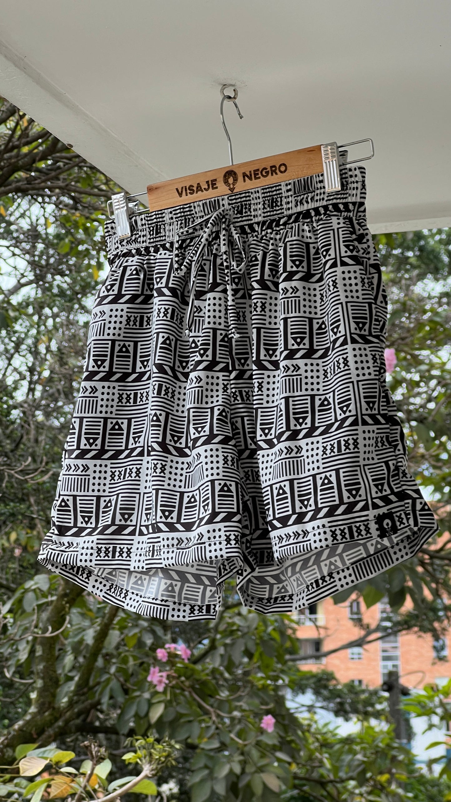 Short-mochibiris estampado Vaivén de peces B/N – diseño étnico colombiano Visaje Negro