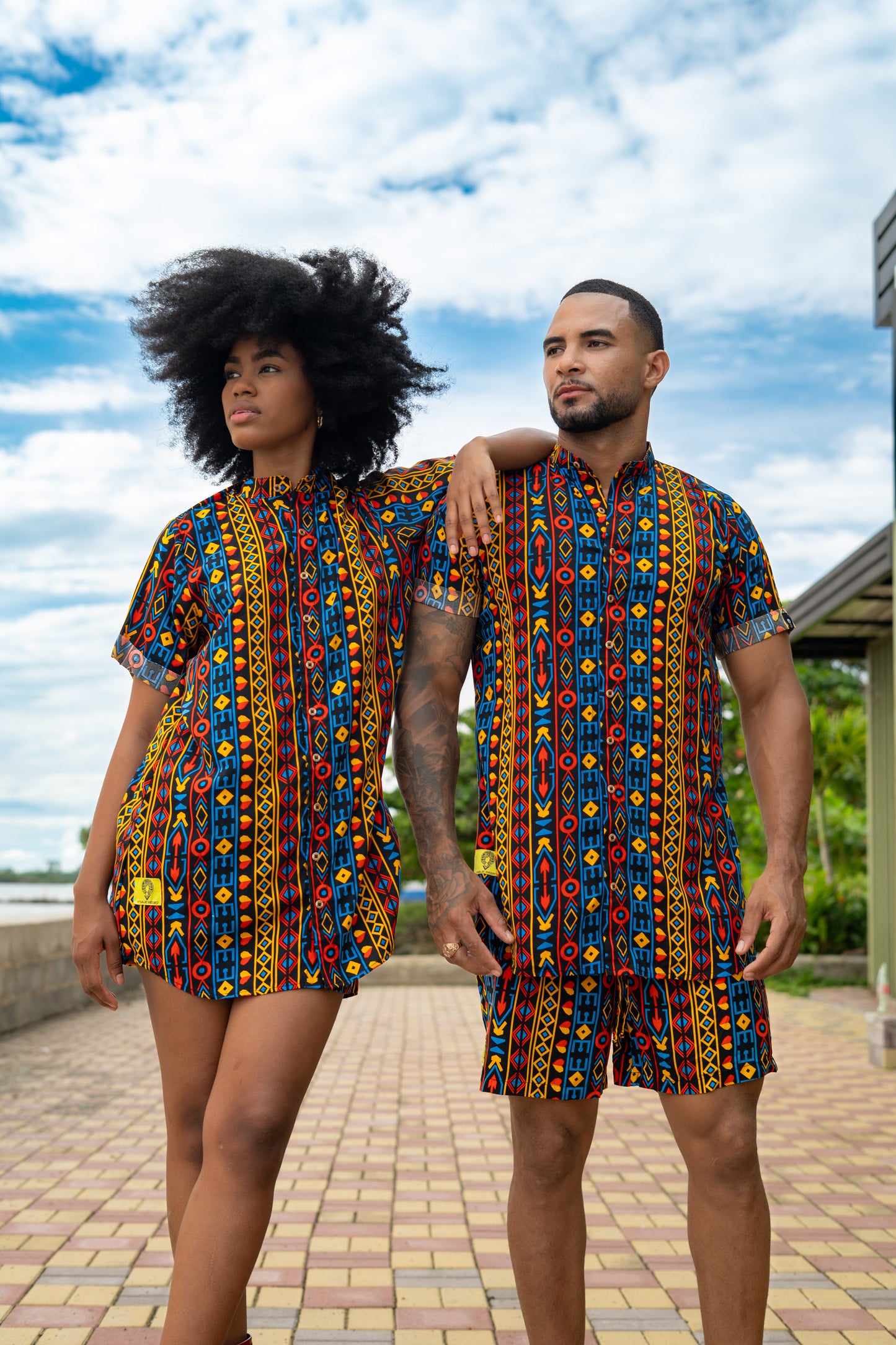 Camisón sin género estampada El Alba  en viscosa fresca con cuello nerú | Visaje Negro – diseño étnico colombiano Visaje Negro