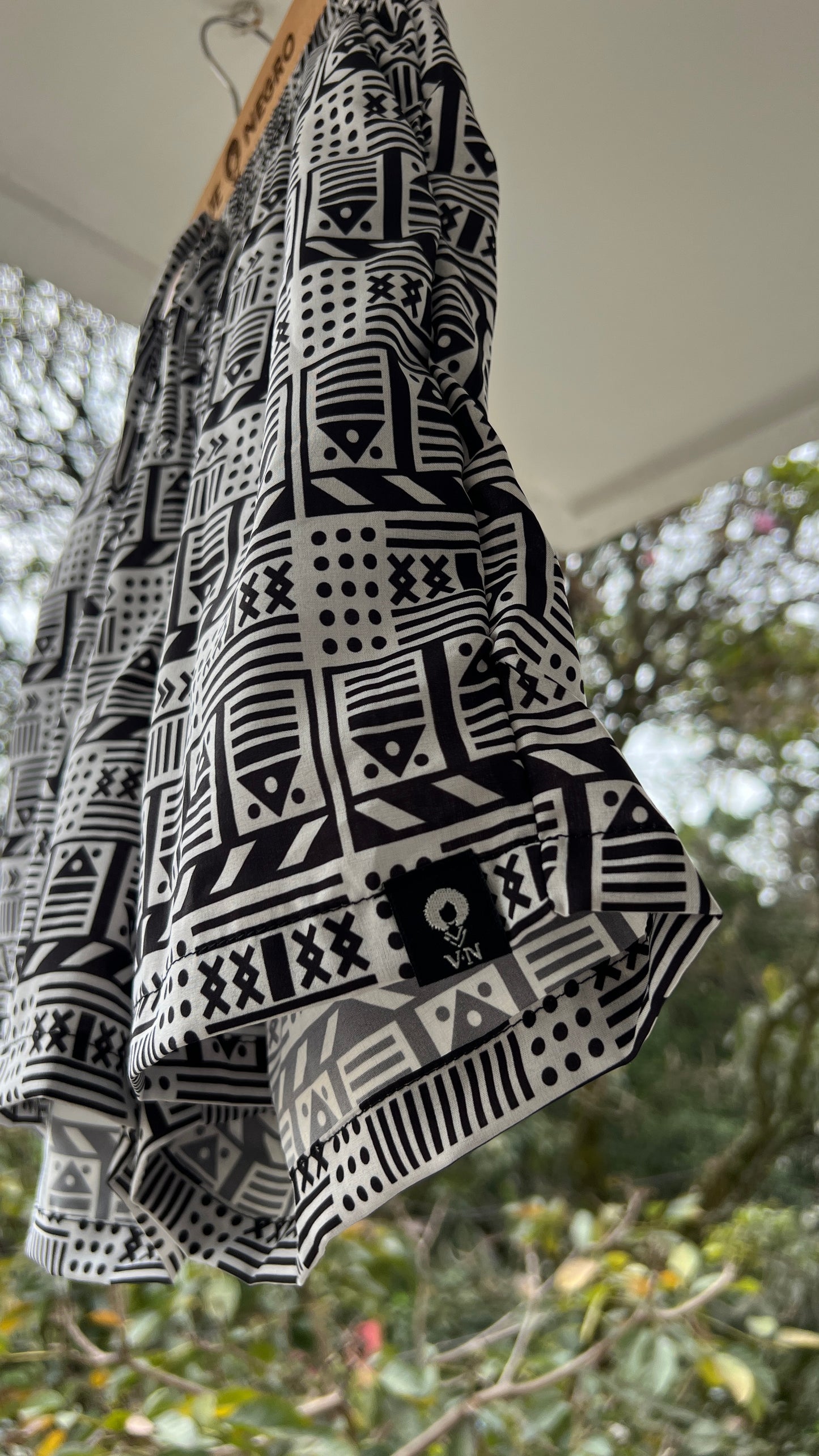 Short-mochibiris estampado Vaivén de peces B/N – diseño étnico colombiano Visaje Negro