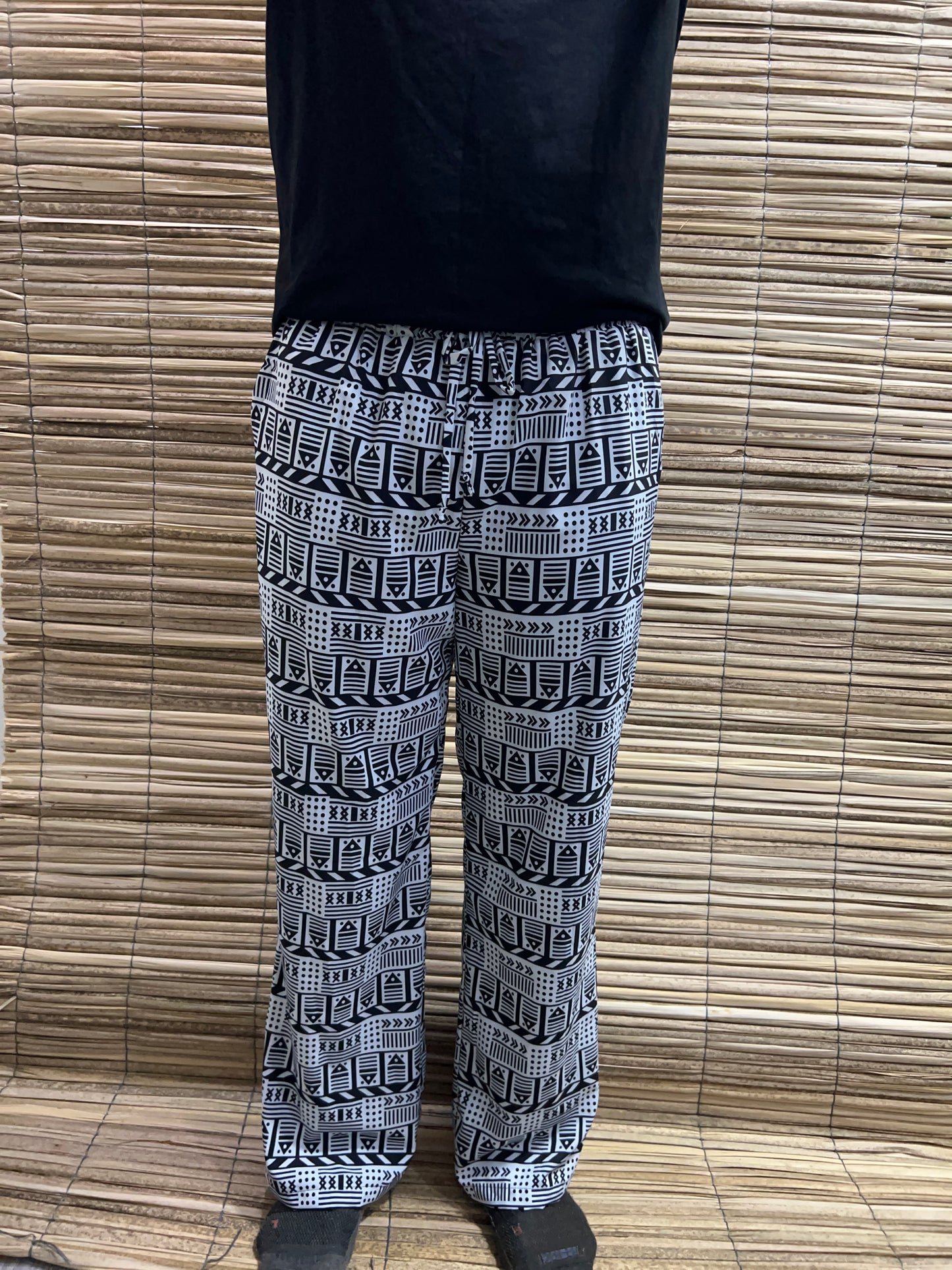 Pantalón Estampado Bota Ancha Vaivén de Peces Blanco y Negro