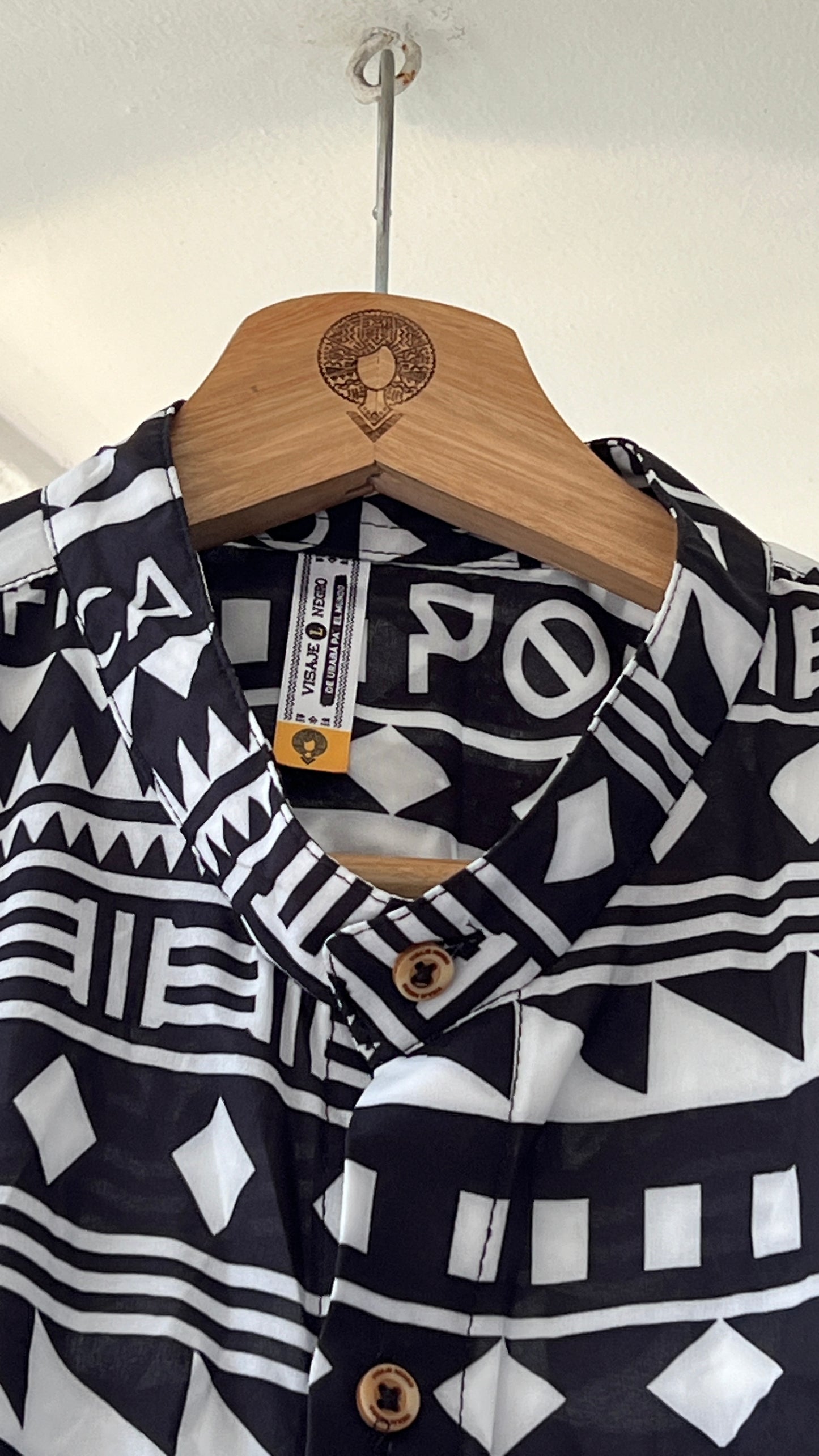 Camisa cuello Nerú- poder negro